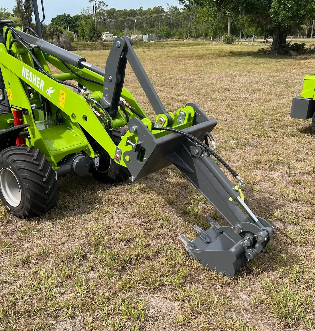 Digger attachment for L1400 loader — Nesher Equipment