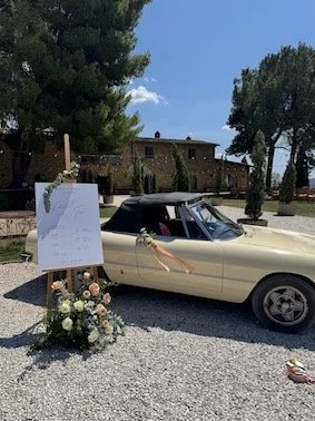 Wedding singer in Tuscany, Italy