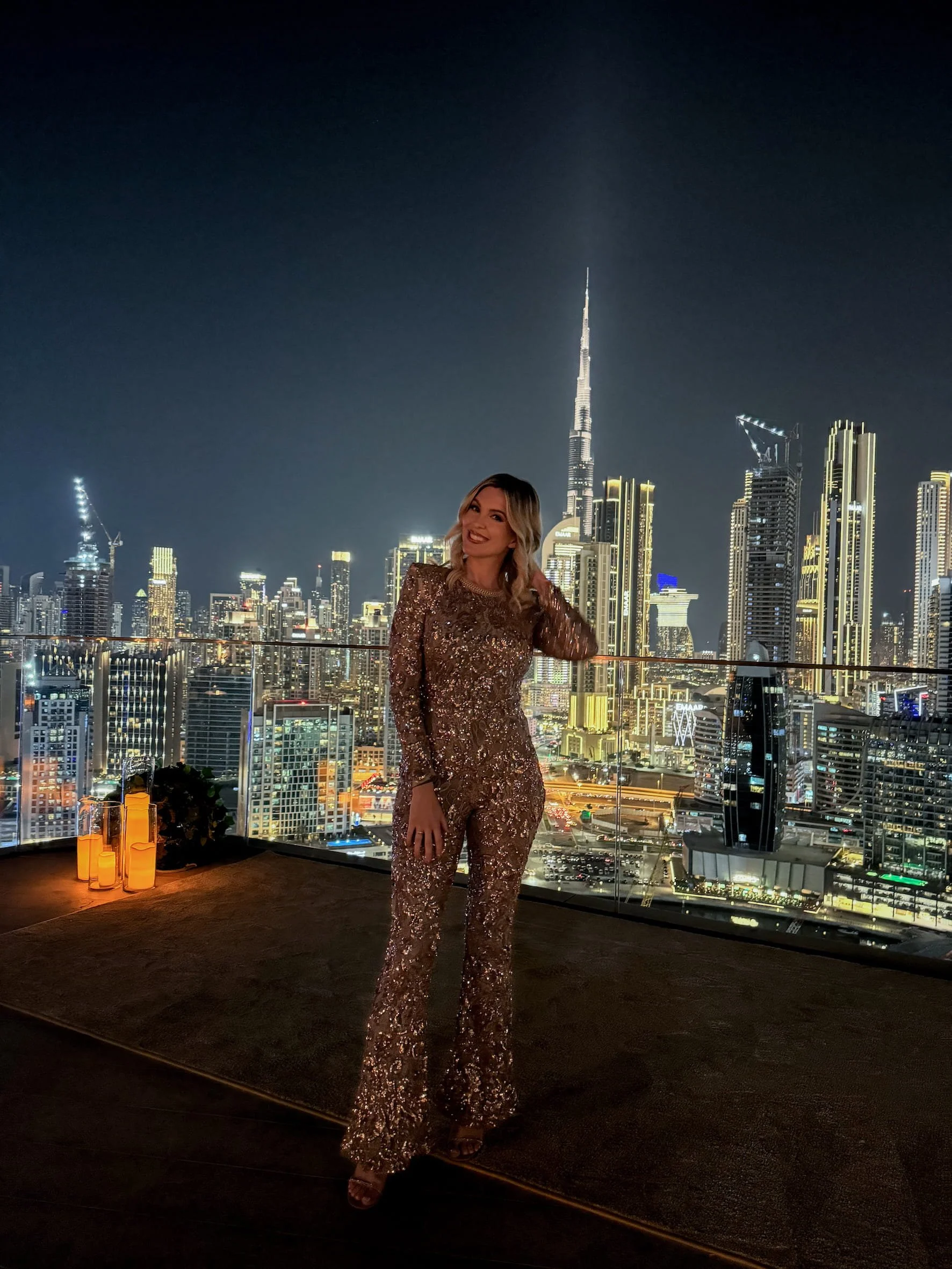 Destination wedding singer in Dubai, Laura Ingham sings at luxury weddings
