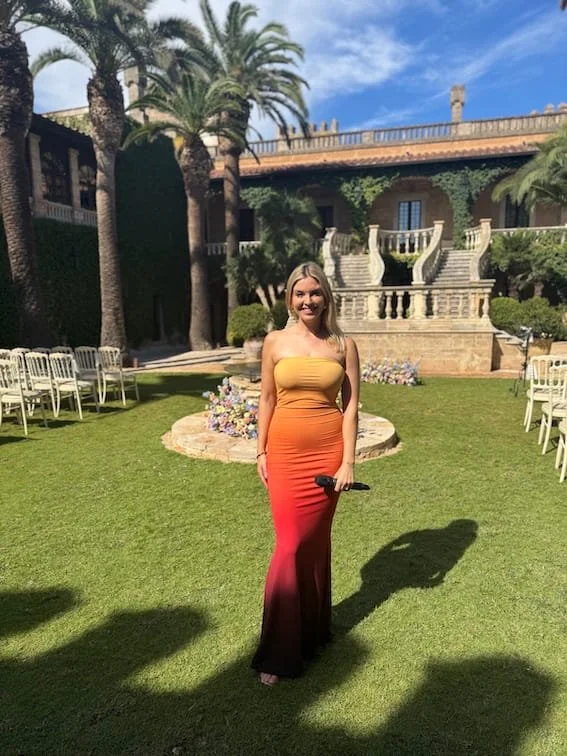 Wedding singer at Castello Monaci in Puglia, Italy