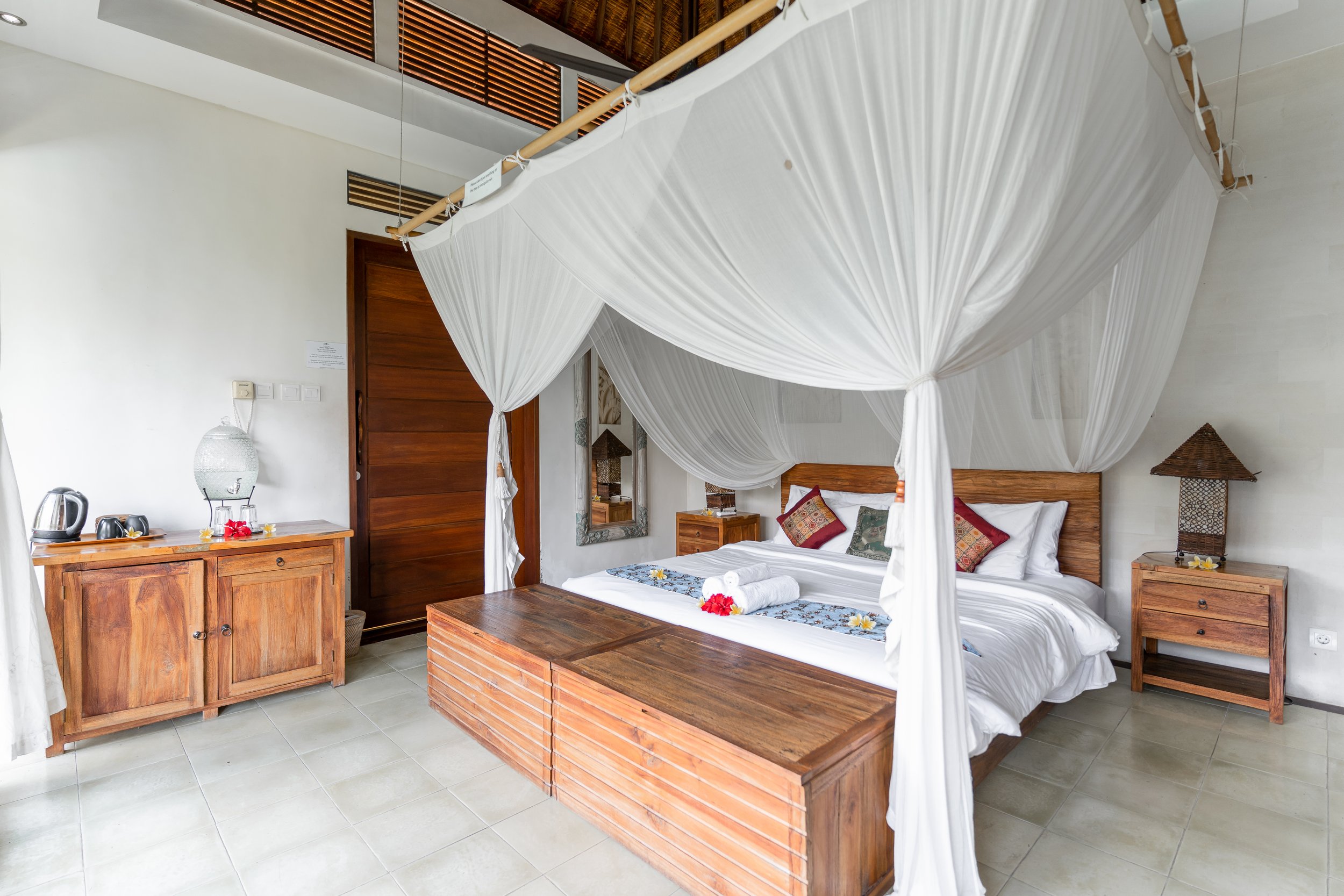 Copy of green room rahahsia .jpg