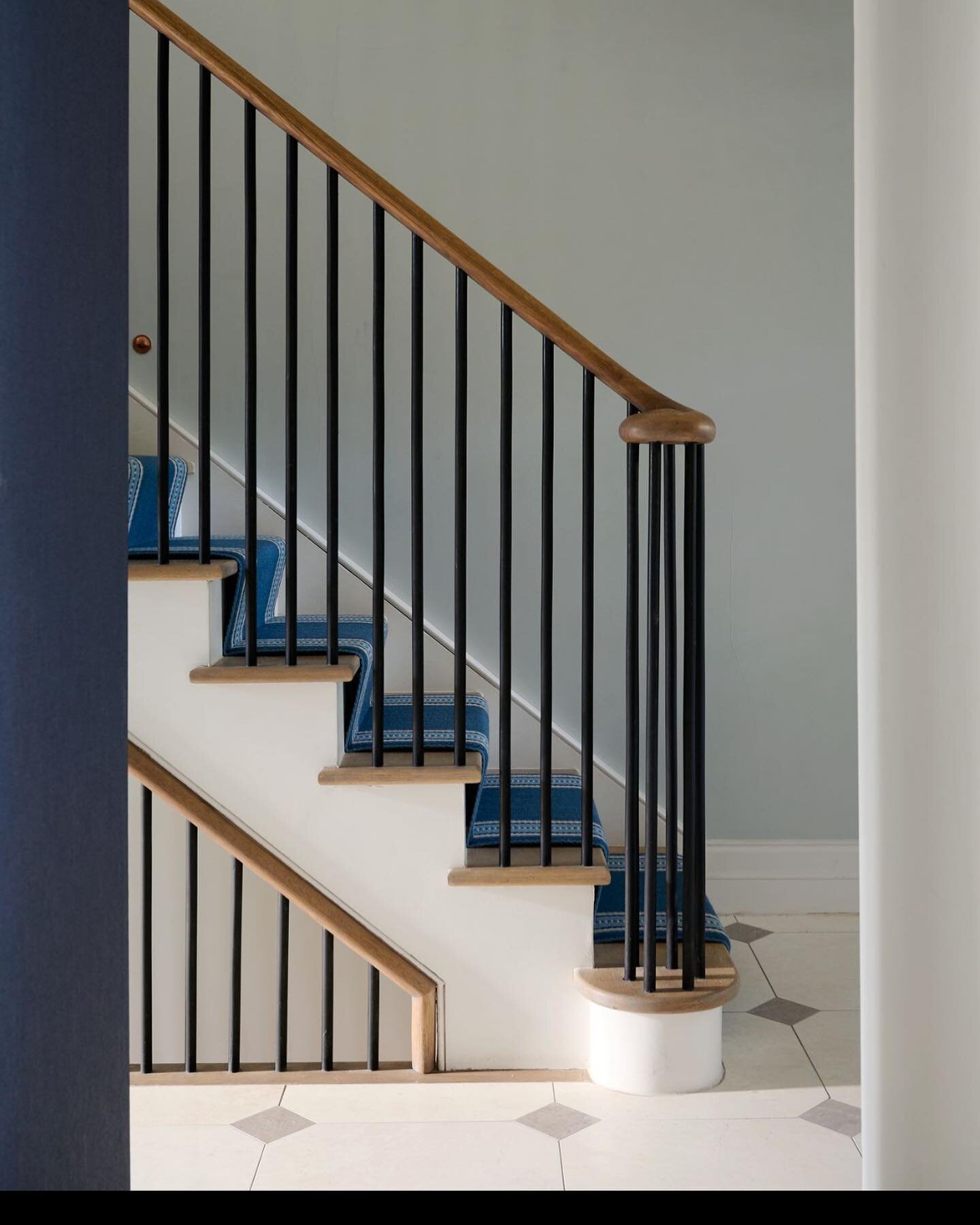 Beautiful stair case designed by @bensmitharch for our Hammersmith project&hellip;. Simple and stunning. It is the integral part of this 5 story house&hellip; connecting each floor with seamless elegance.  The hand rail was lovingly handcrafted on si