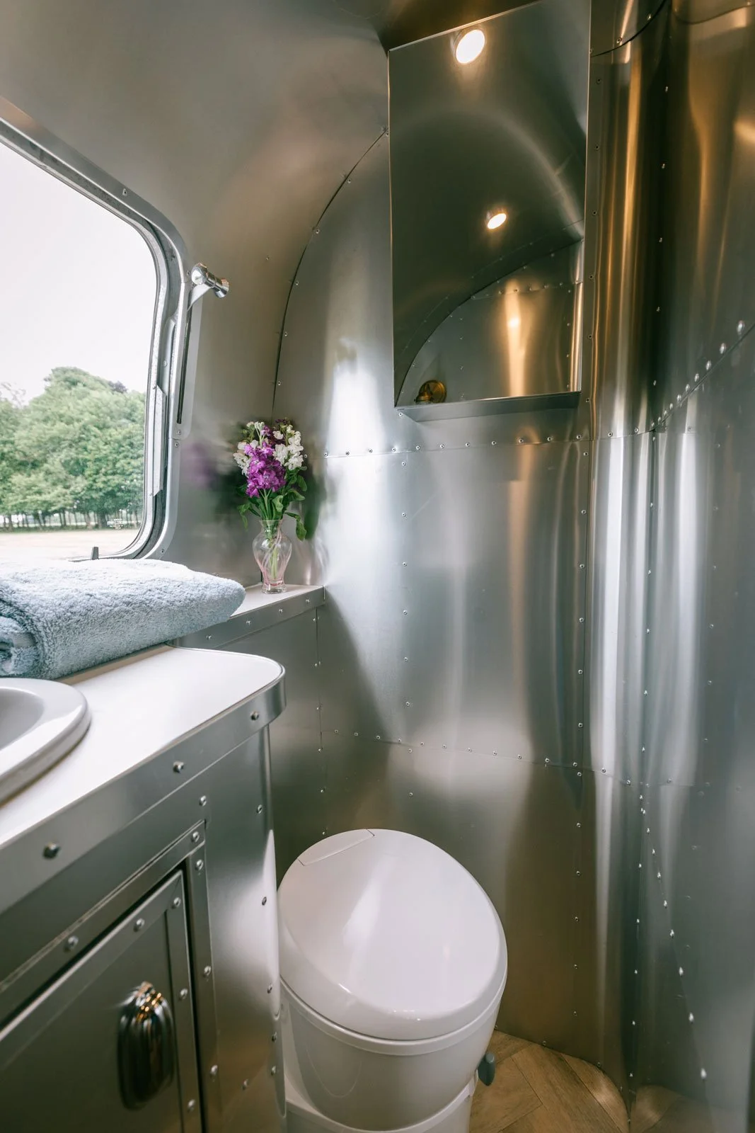 The-Airstream-14.jpg