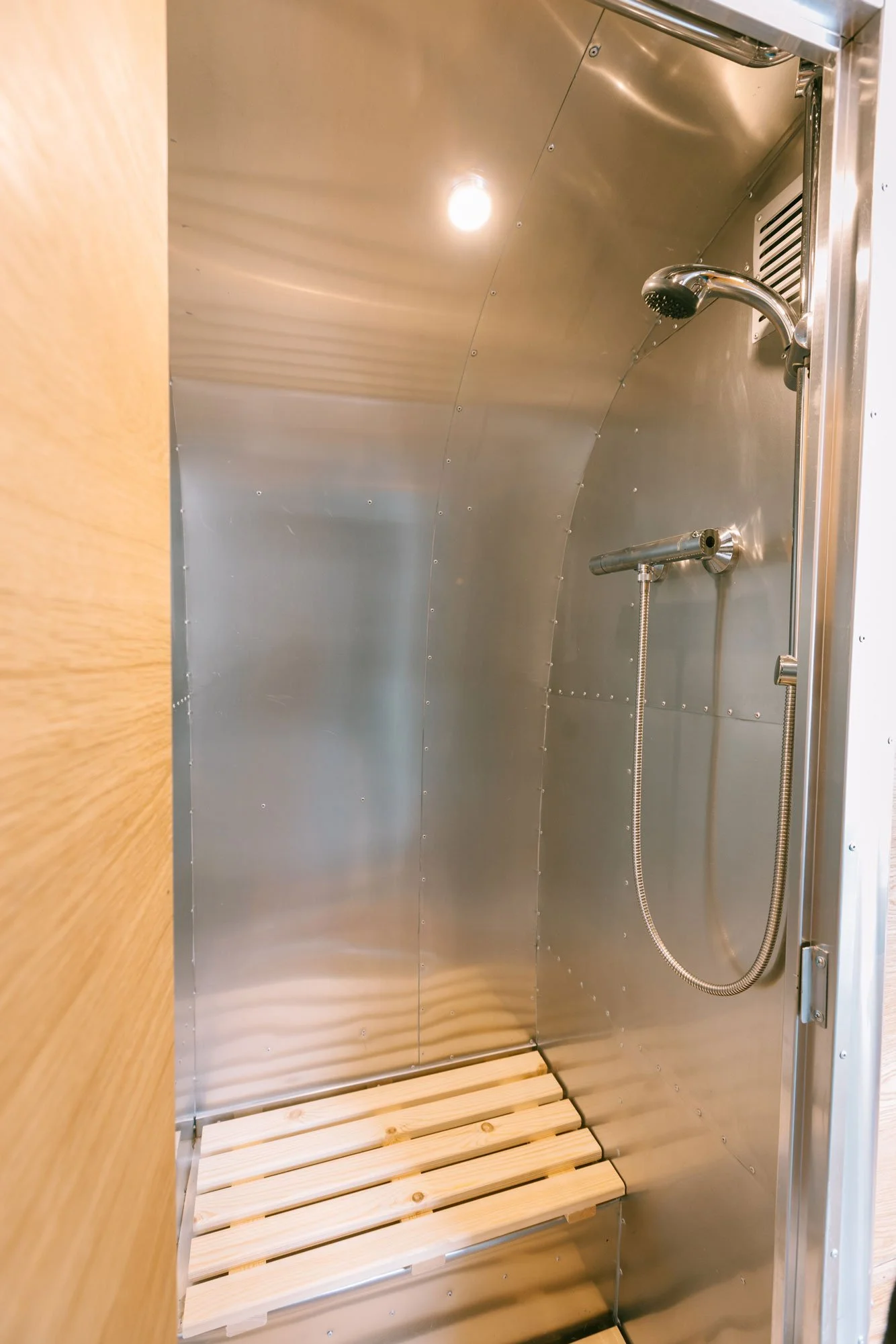 The-Airstream-15.jpg