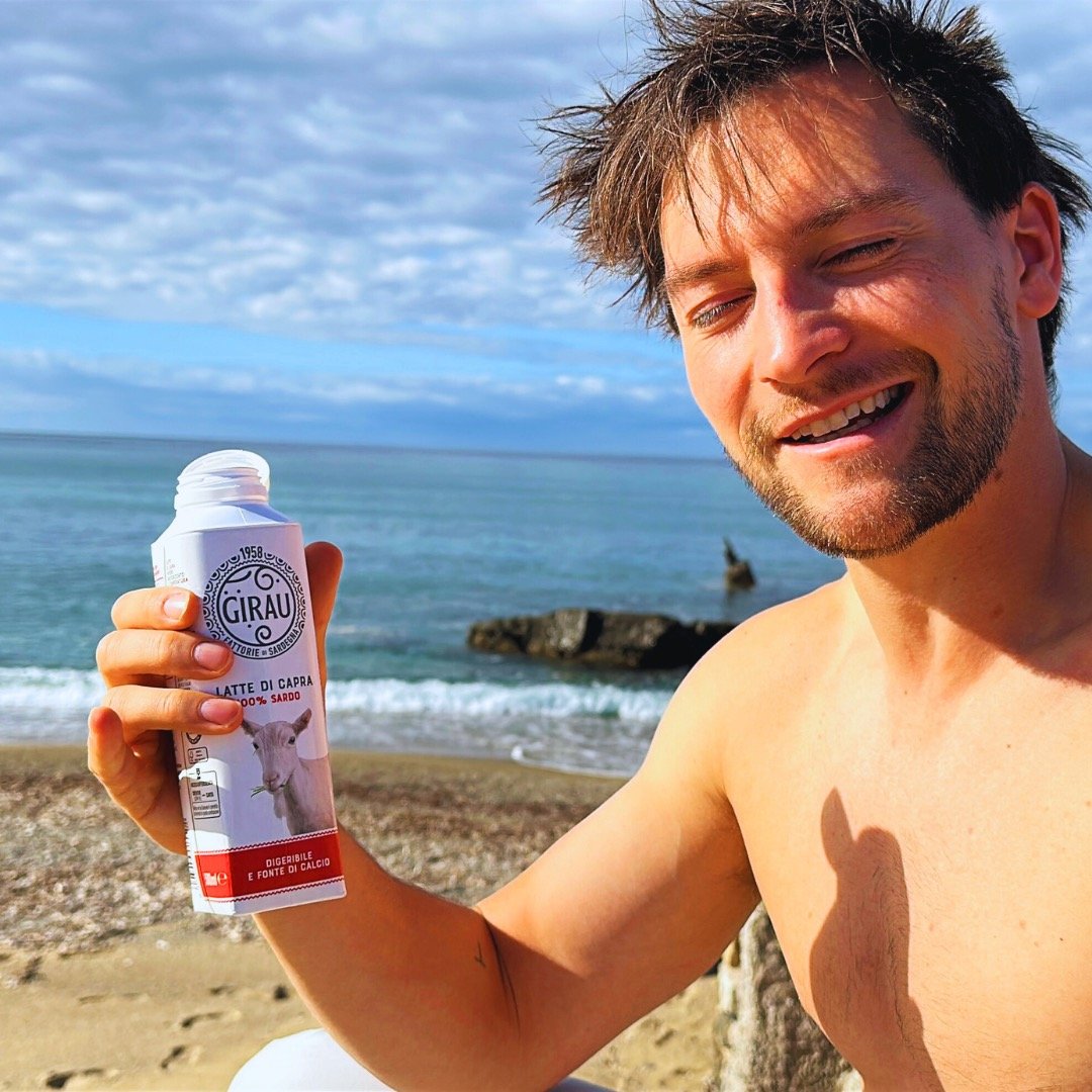 🥛 Secret to Longevity: Goat's Milk? 🐐✨

Could goat's milk be the secret to longevity? 🧐 While it has been used in many cultures, the debate between goat or cow, raw, full-fat, and fat-free milk continues. Some argue that raw milk, when heated, los