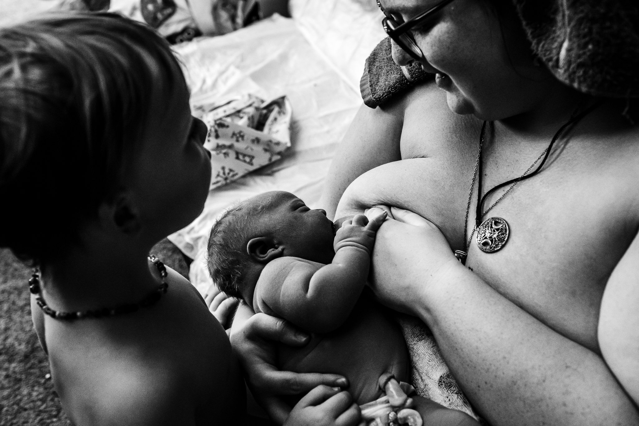 first-latch-newborn-nurses-during-early-postpartum-documented-by-Badger-and-Quill-Photography