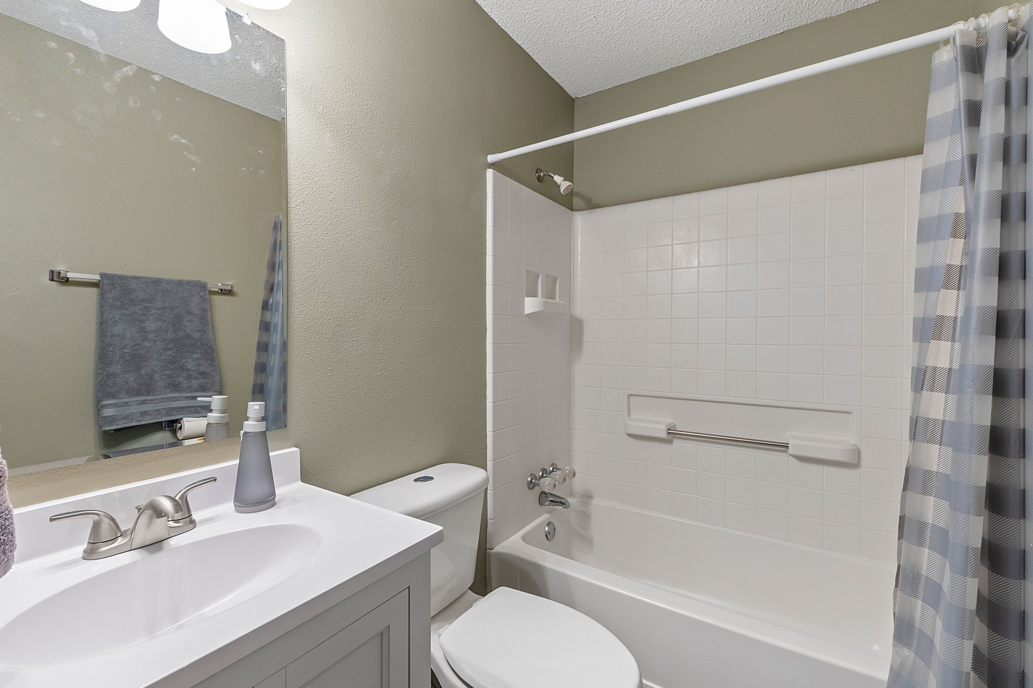 Bath #2/Upstairs