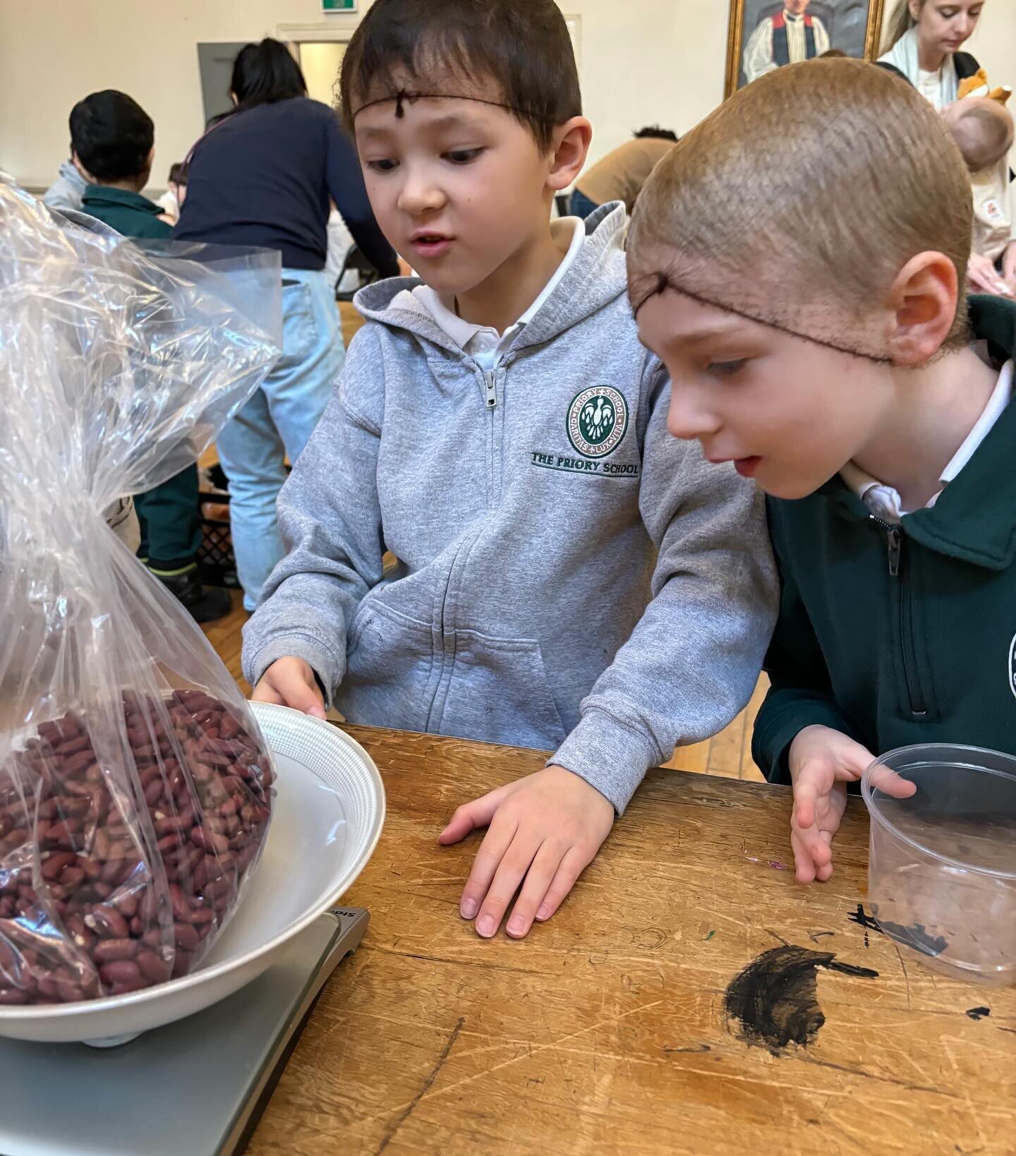Our first-graders visited Innovation Assistance, where they presented their donation and had the opportunity to not only learn about the operations of the Food Bank but also to engage in hands-on activities such as packing food, baking chocolate bana