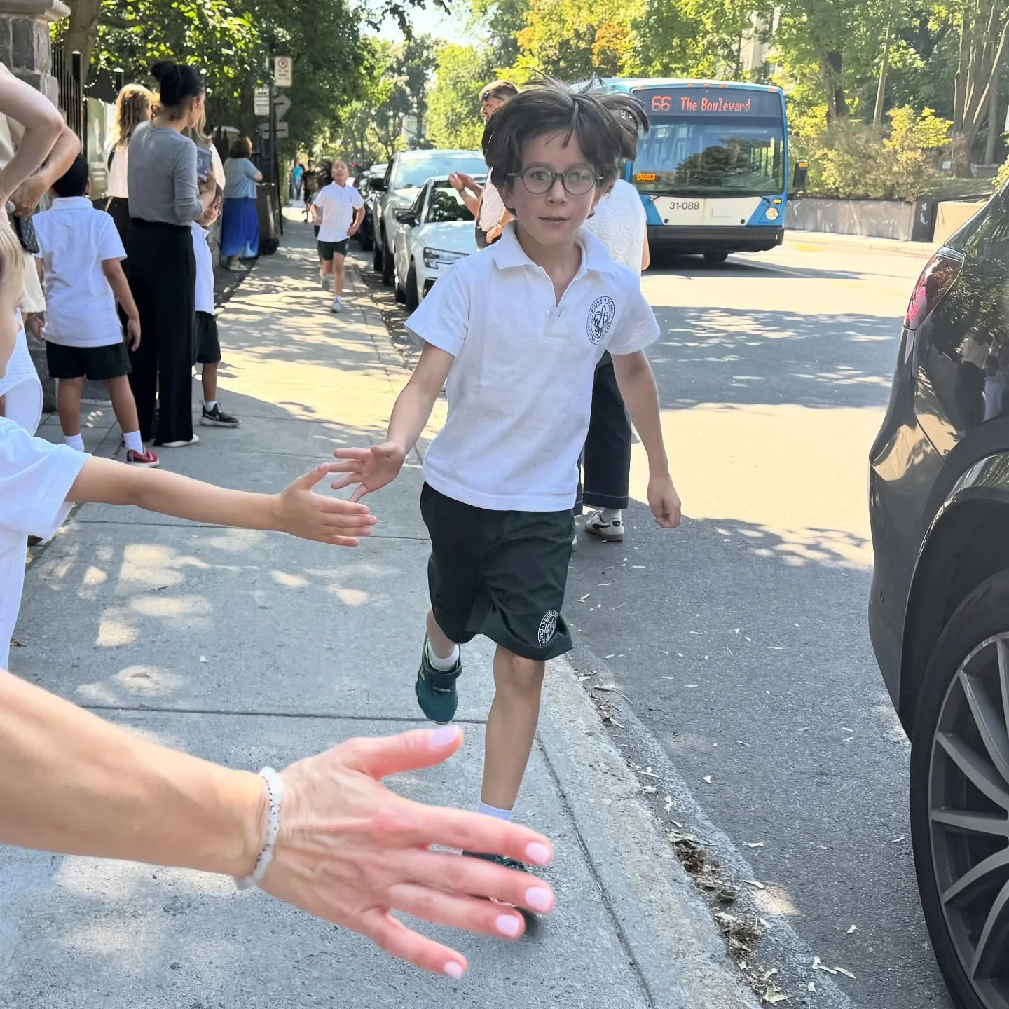 Together, we ran with courage, just like Terry Fox.

Ensemble, nous avons couru avec courage, comme Terry Fox. #theprioryschool #terryfoxrun