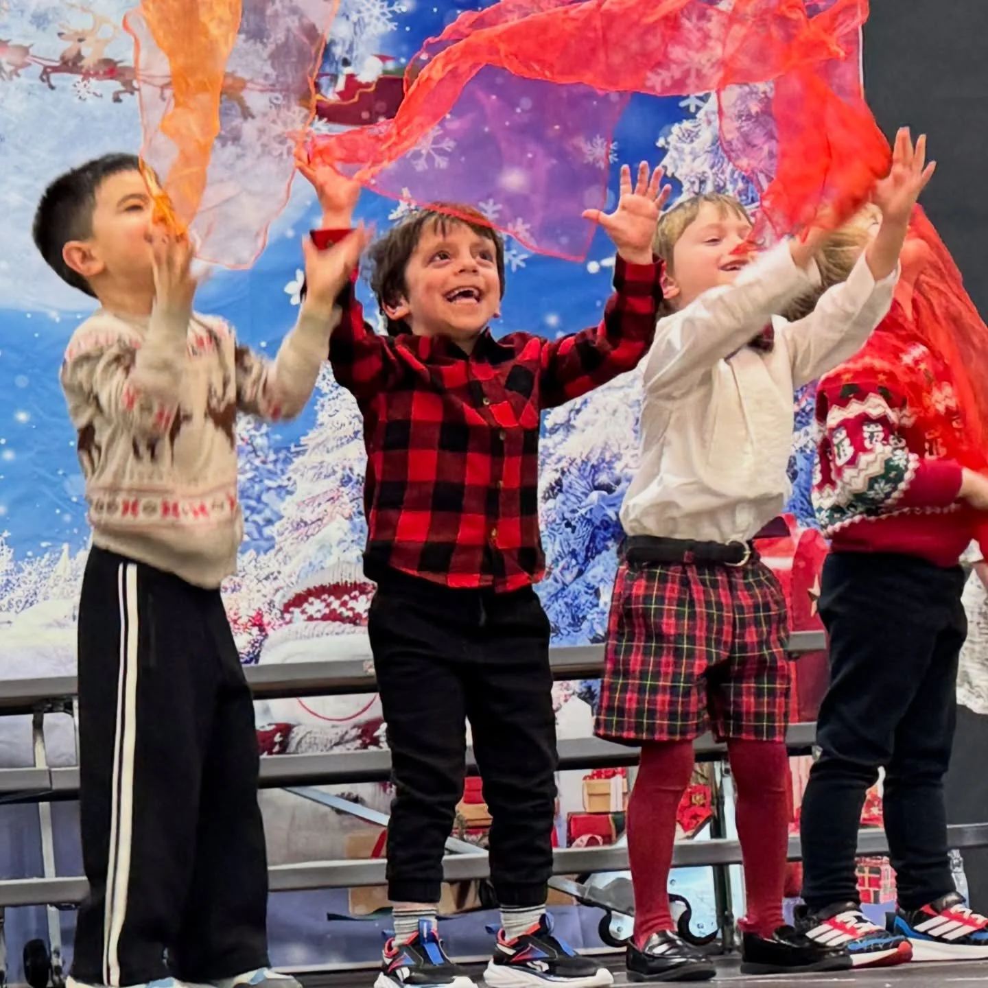 A heartfelt thank you to our talented children, our passionate music teacher, Ms. Campbell, and all the Priory elves who worked behind the scenes to make our annual Holiday Concert such a heartwarming celebration.

Un grand merci &agrave; nos talentu