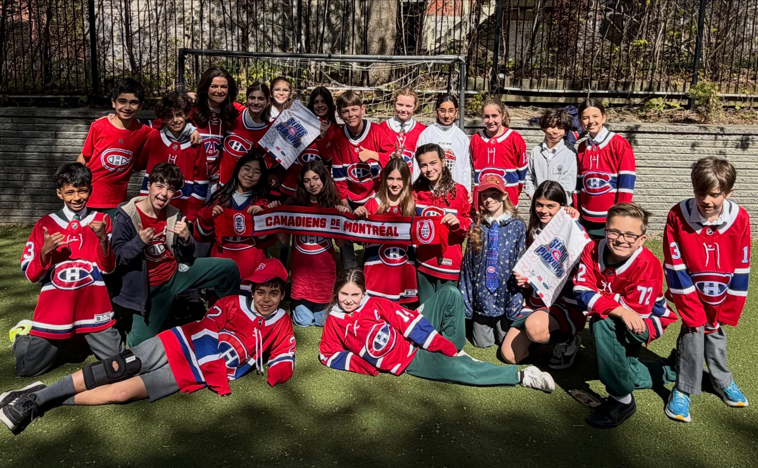 To celebrate the excitement of hockey season, our Priory community wore their Habs, Victoire, and favourite hockey jerseys! Hockey spirit, Panther pride, and community were on full display.

Afin de c&eacute;l&eacute;brer l&rsquo;effervescence de la 