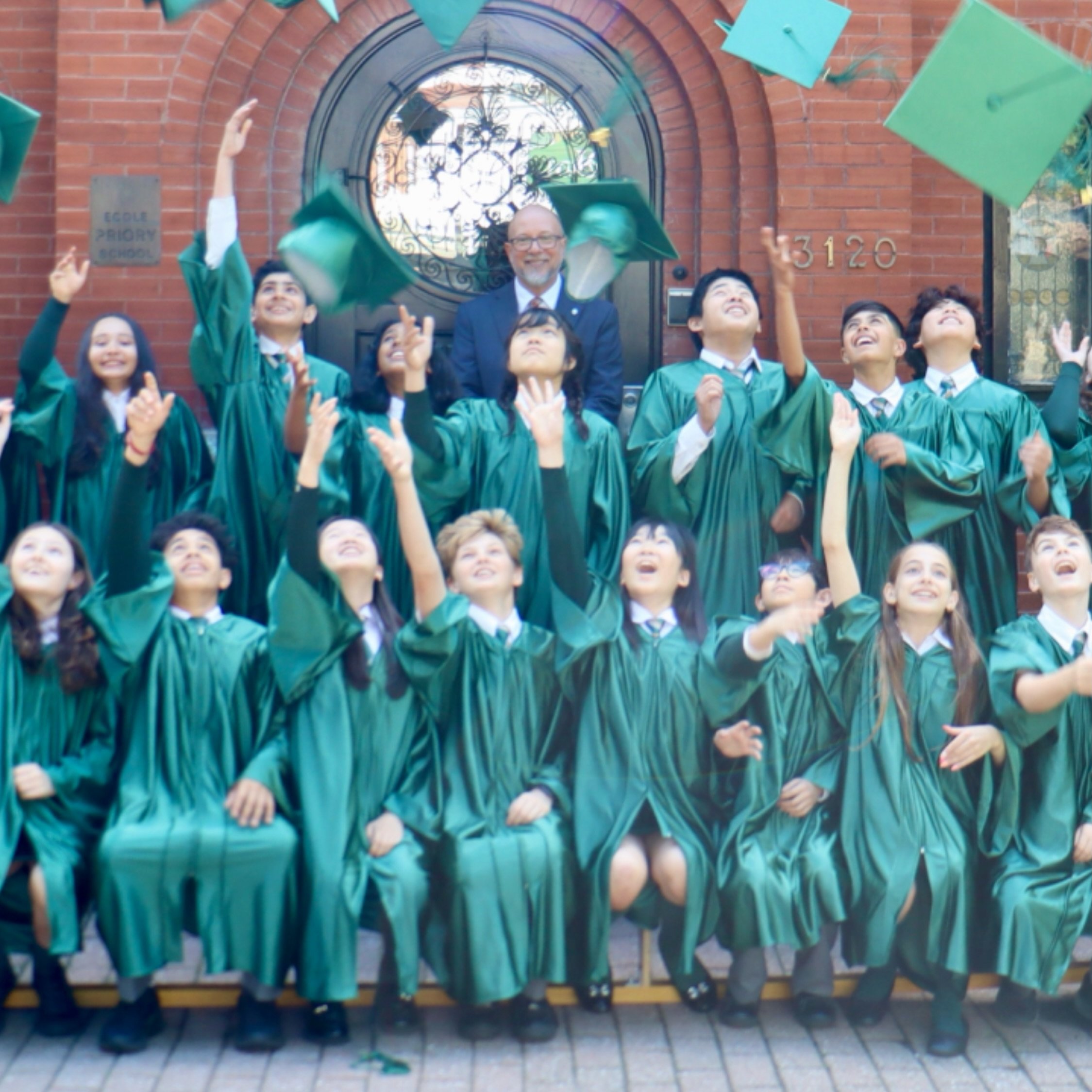 Dear graduates, as you begin your next adventure, know that you carry with you the love and pride of our entire Priory community.

&Agrave; nos dipl&ocirc;m&eacute;s : alors que vous vous appr&ecirc;tez &agrave; vivre votre prochaine aventure, sachez