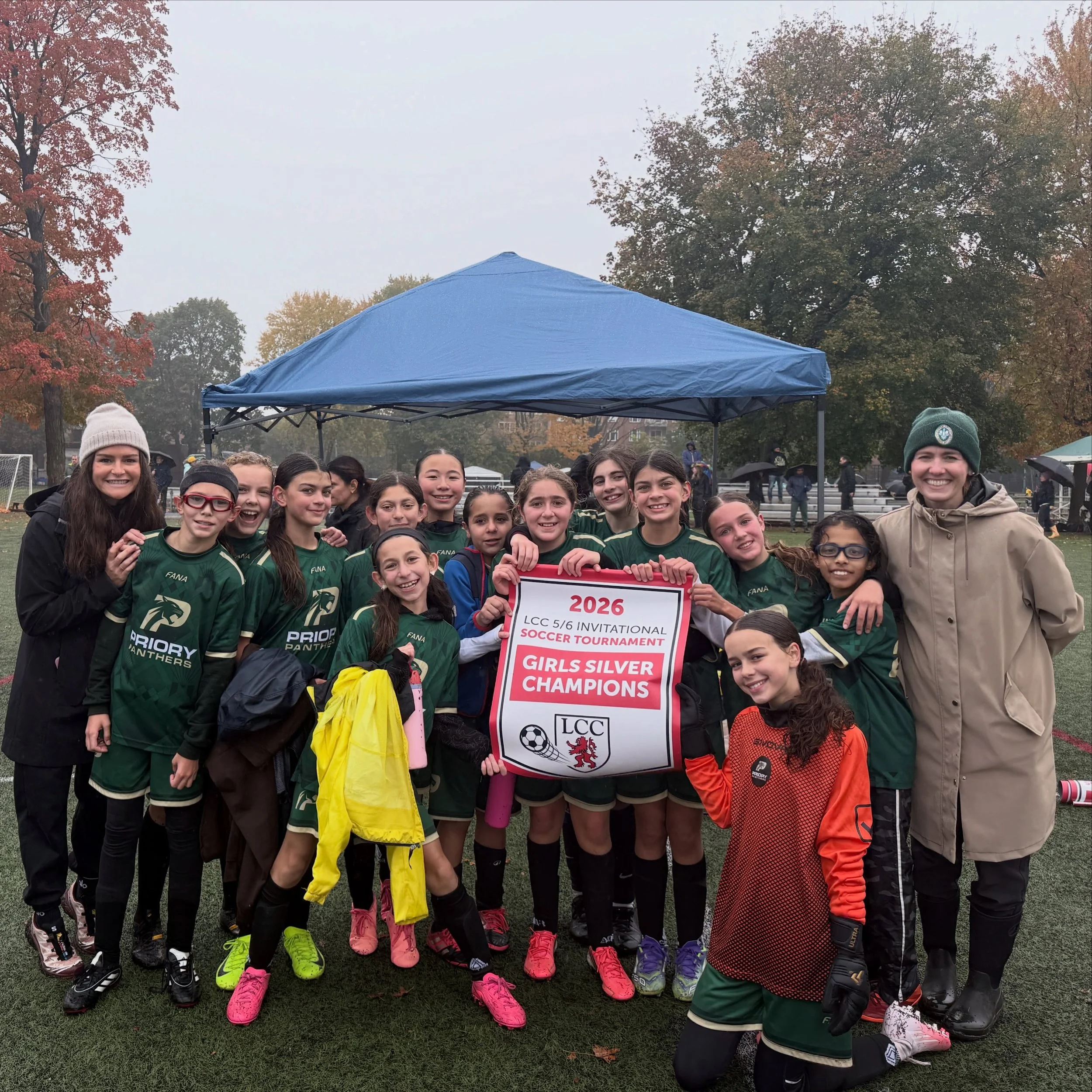 Cold, wet and still smiling! Our Priory Panthers are bringing home the Silver Division Championship! Way to go, Panthers! 🐾

Il faisait froid et humide, mais on souriait quand m&ecirc;me ! On ram&egrave;ne &agrave; la maison le titre de champion de 