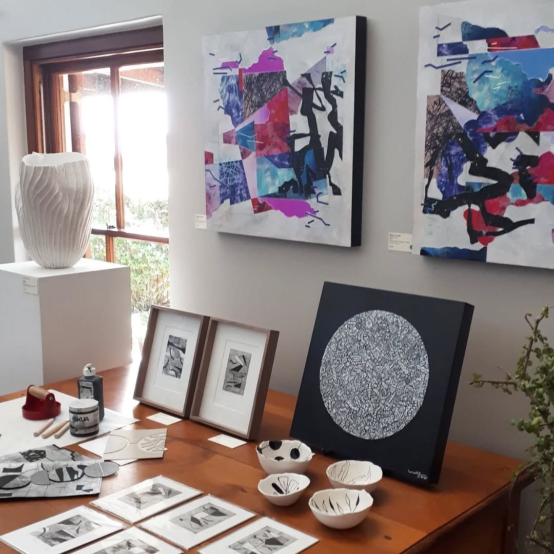 Last day for Solo Studios 2025! Just an hour's drive from Cape Town and you will find the Riebeek Valley's creativity on vibrant display!

@solostudiosrk promises to be a weekend filled with galleries, artist studios, talks, guided walks, great food 
