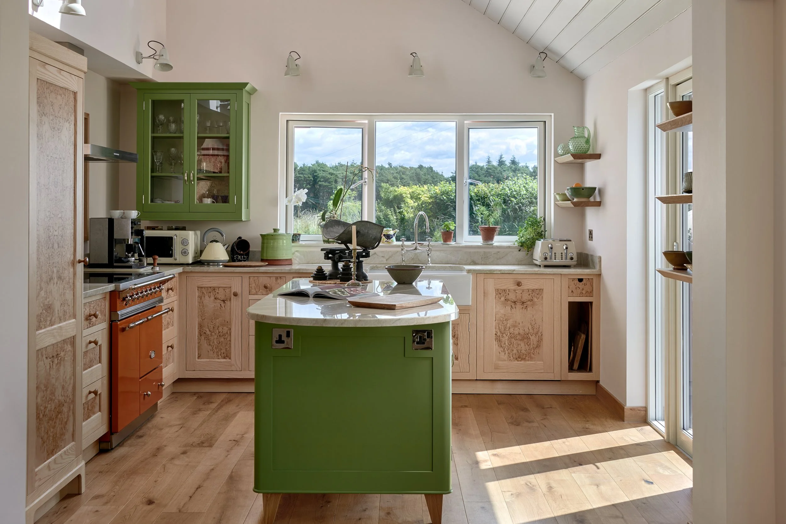 Dovetail Kitchens: Launching a New Brand Identity Across Social Media &amp; Email Marketing