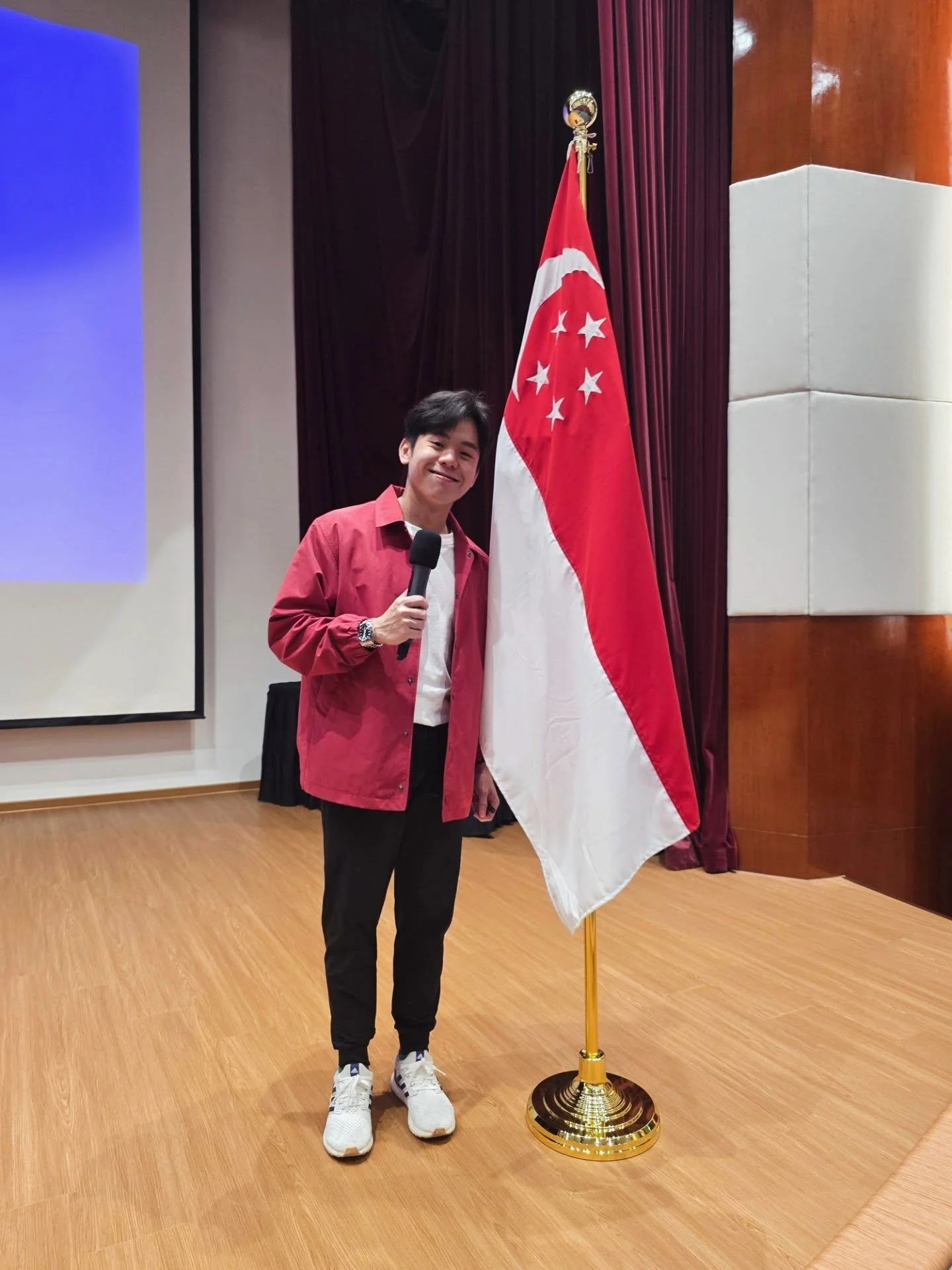 Celebrated SG60 with the folks at @hpbsg and @toapayoheastdivision over the past two weeks!

Always a super wholesome feeling celebrating our Nation's independence. &quot;Home&quot; by  slaps as always

#emceejasontan 
#emceesg