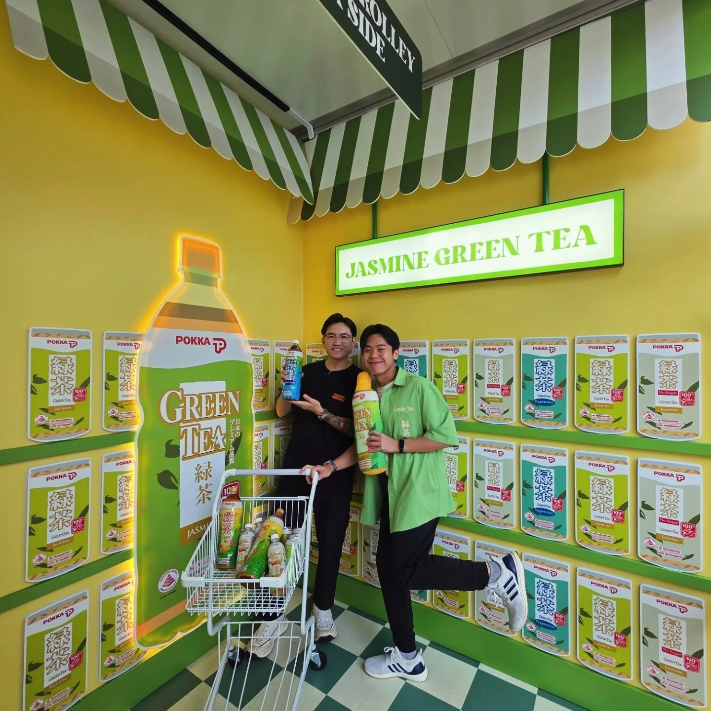 Had an amazing hosting for @pokkasg house of Green Tea Pop up at @plazasingapura hurhurrrr

Super chio set up with superbly talented 帅哥and美女s hurrrhurrr 🤩🤩💯

#pokkajgt 
#besttea 
#emceejasontan