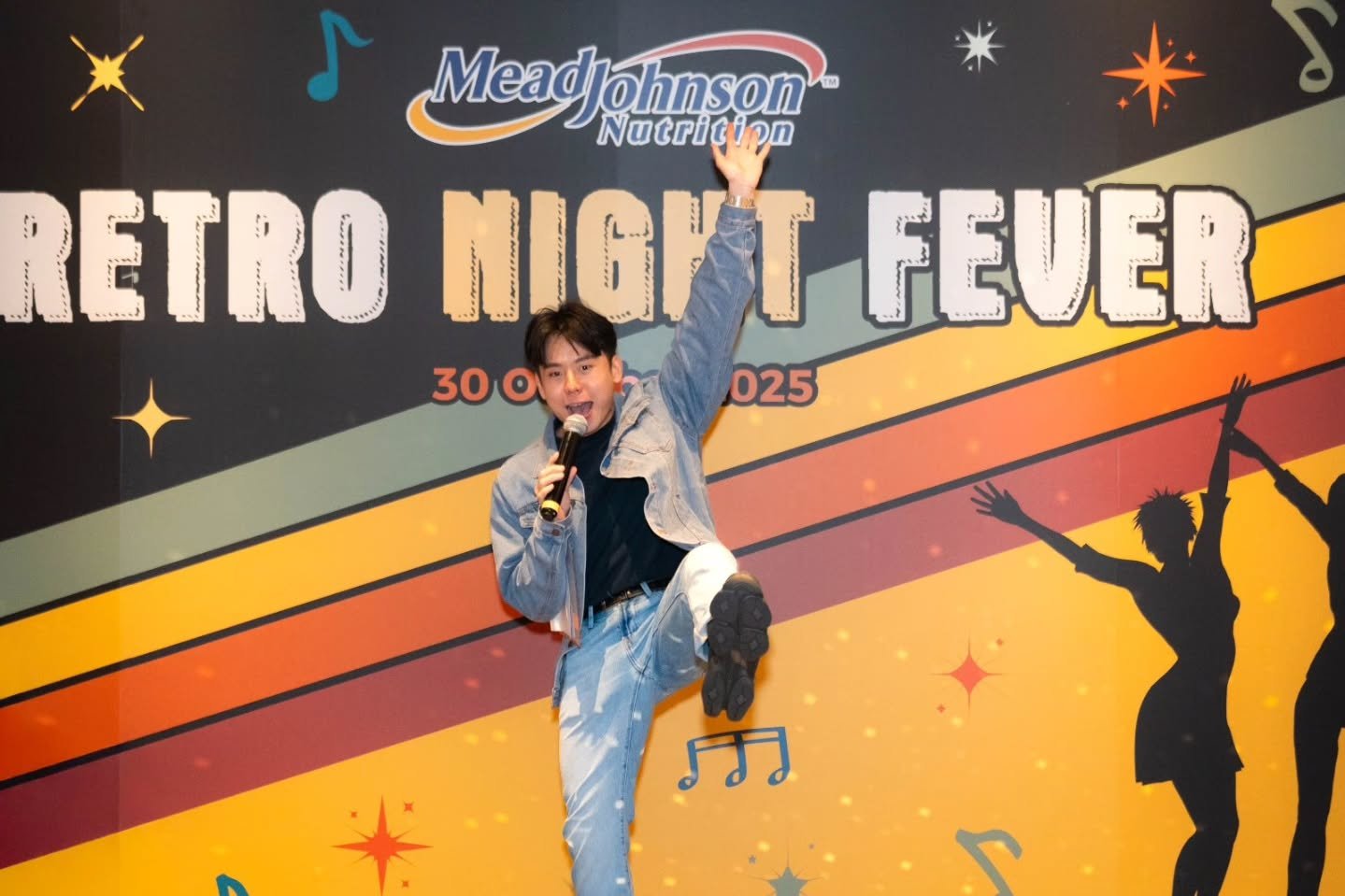 My third year with MJN! 🤩🤩
Retro Night Party was pretty fun hehe

Thank you for always having me from all the way back in 2019 hurhur @xiaowe1

#emceejasontan
#emceesg 
#emceesingapore