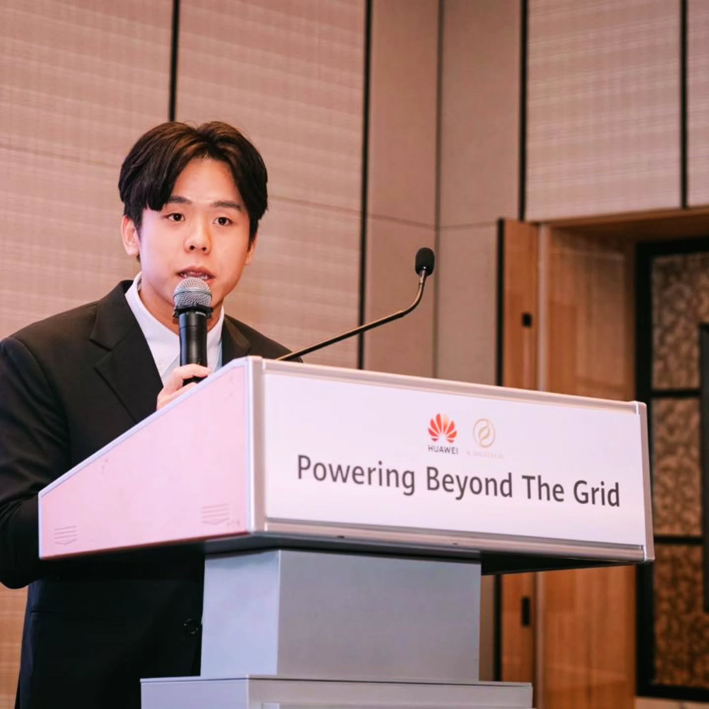 Hosted Huawei's Powering Beyond the Grid Seminar two weeks back!!

Learned alot about the future of electricity!

Thank you @jamboree.sgp for the support and amazing events management as always ✨️✨️

#emceesingapore 
#emceesg