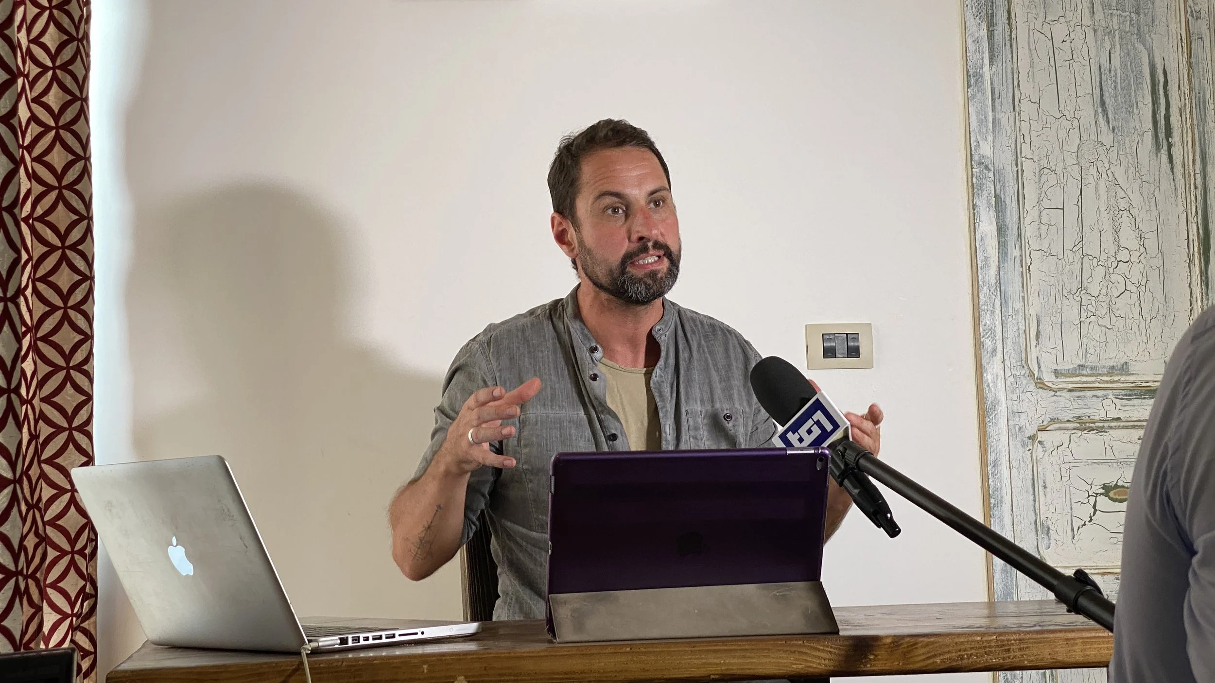 Scott Thompson being interviewed at a desk with a TG1 microphone