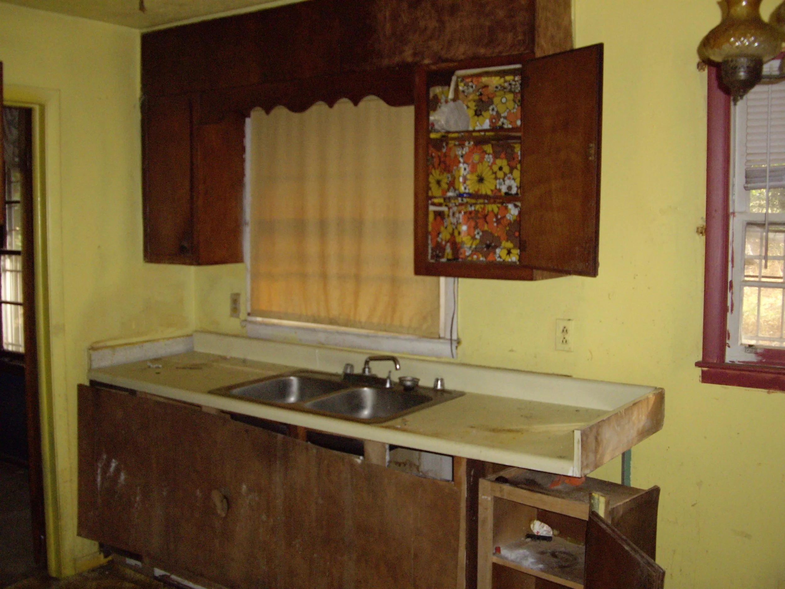 Kitchen 2.JPG