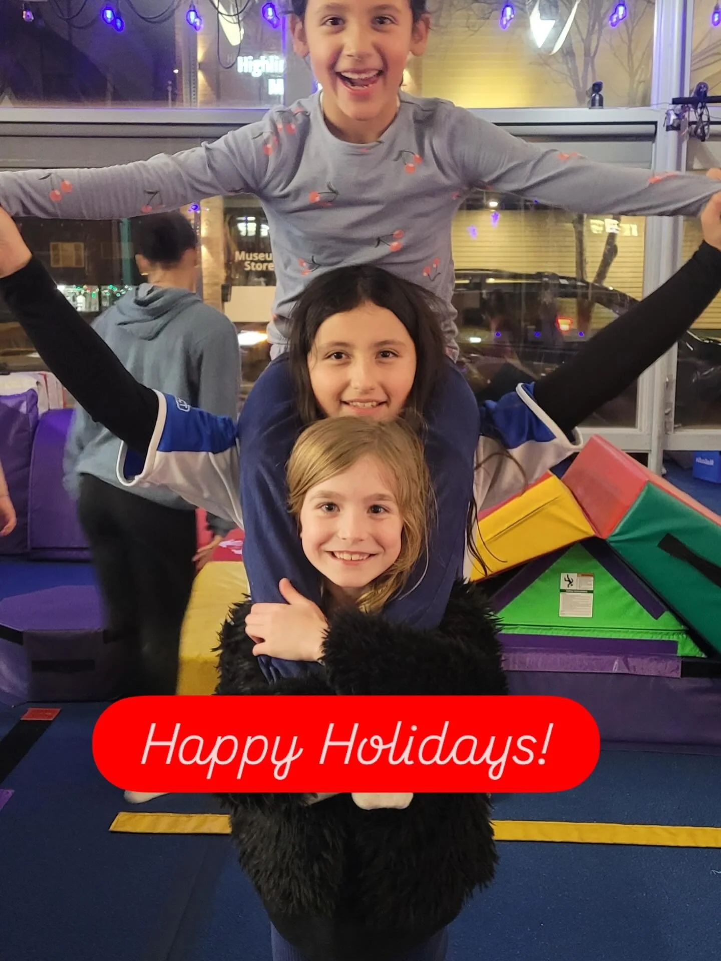 Open Gym is from 12 to 1 today and tomorrow, we welcome you with open arms!  Wishing you a warm and playful holiday season! Our classes resume starting tomorrow.