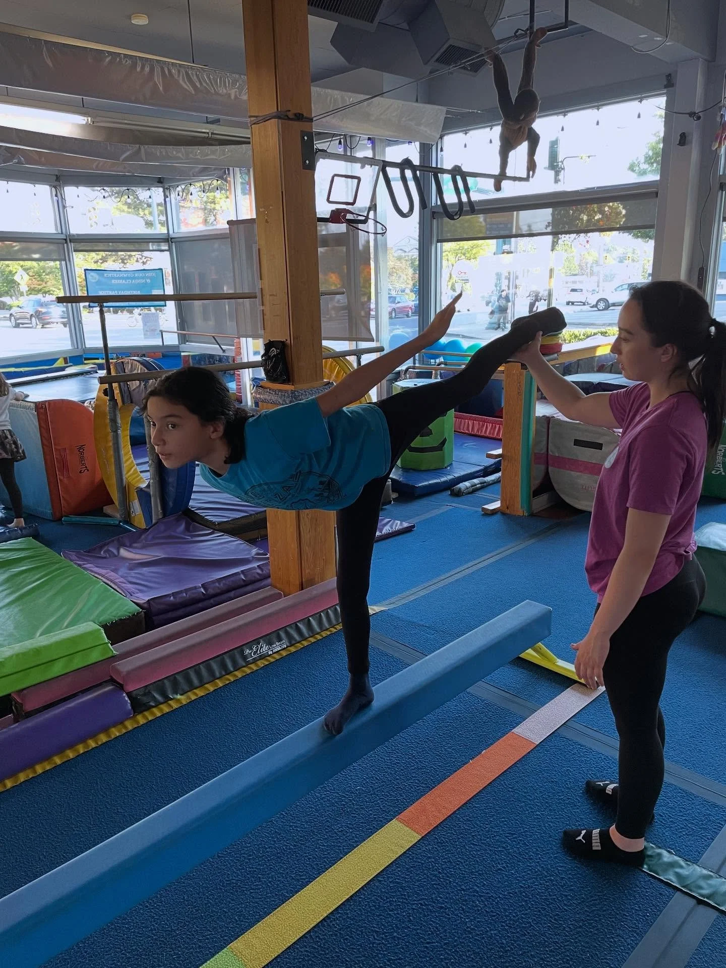 Staying super tight for arabesque to scale. 😊