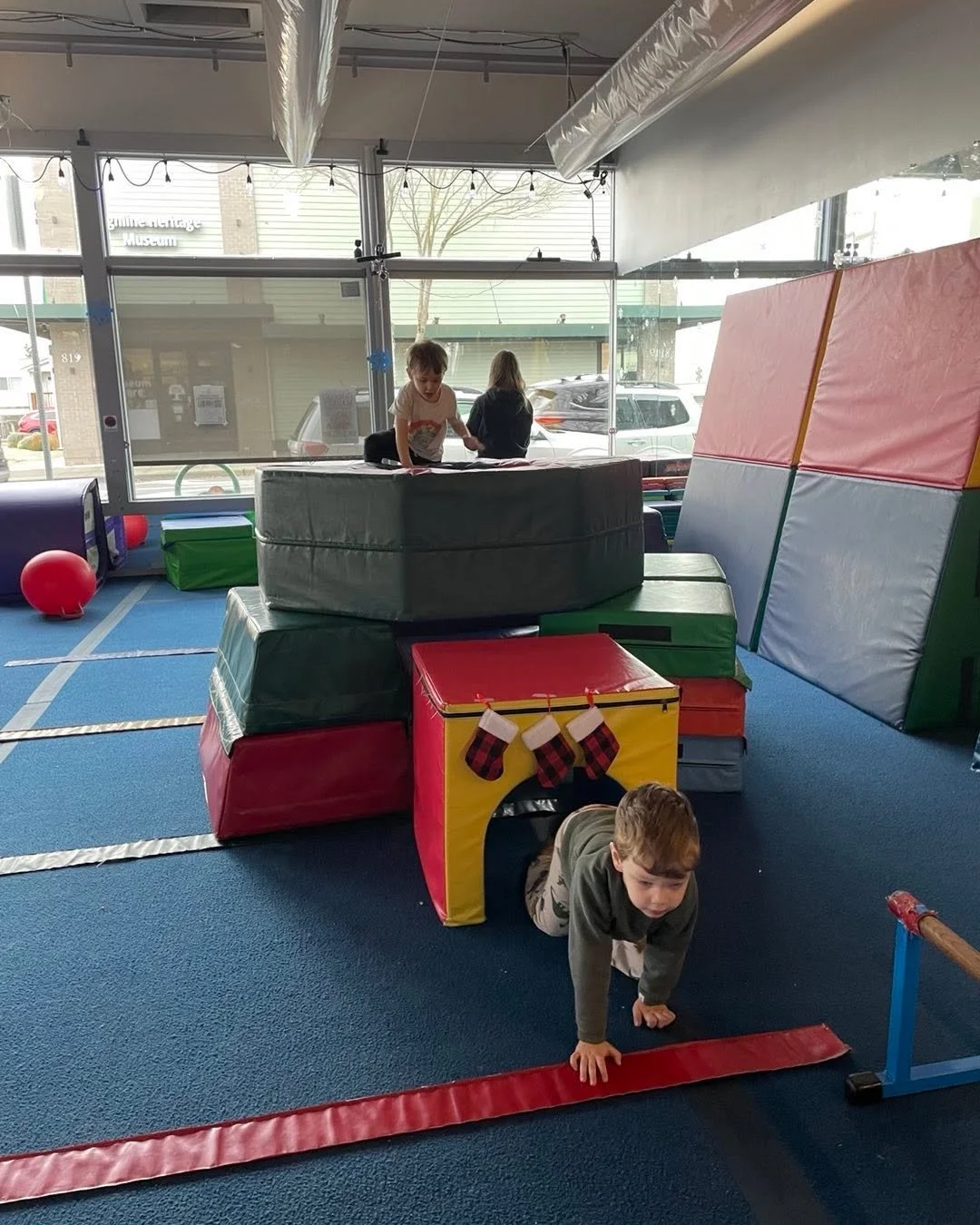 Santa&rsquo;s helpers going down the chimney!