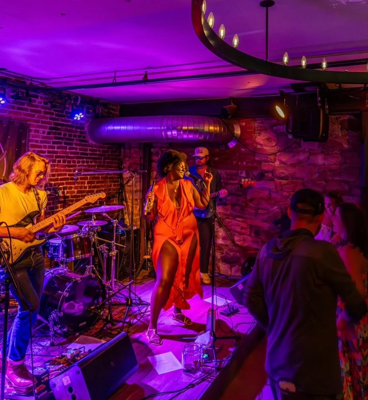 TONIGHT @joslynandtsc return to the Alibi stage! 

If you missed their Jazz After Dark performance this summer, this is your chance! Their hook-filled, soulful, funk will have you dancing all night long.

*special 50% OFF code in our stories*

Doors 