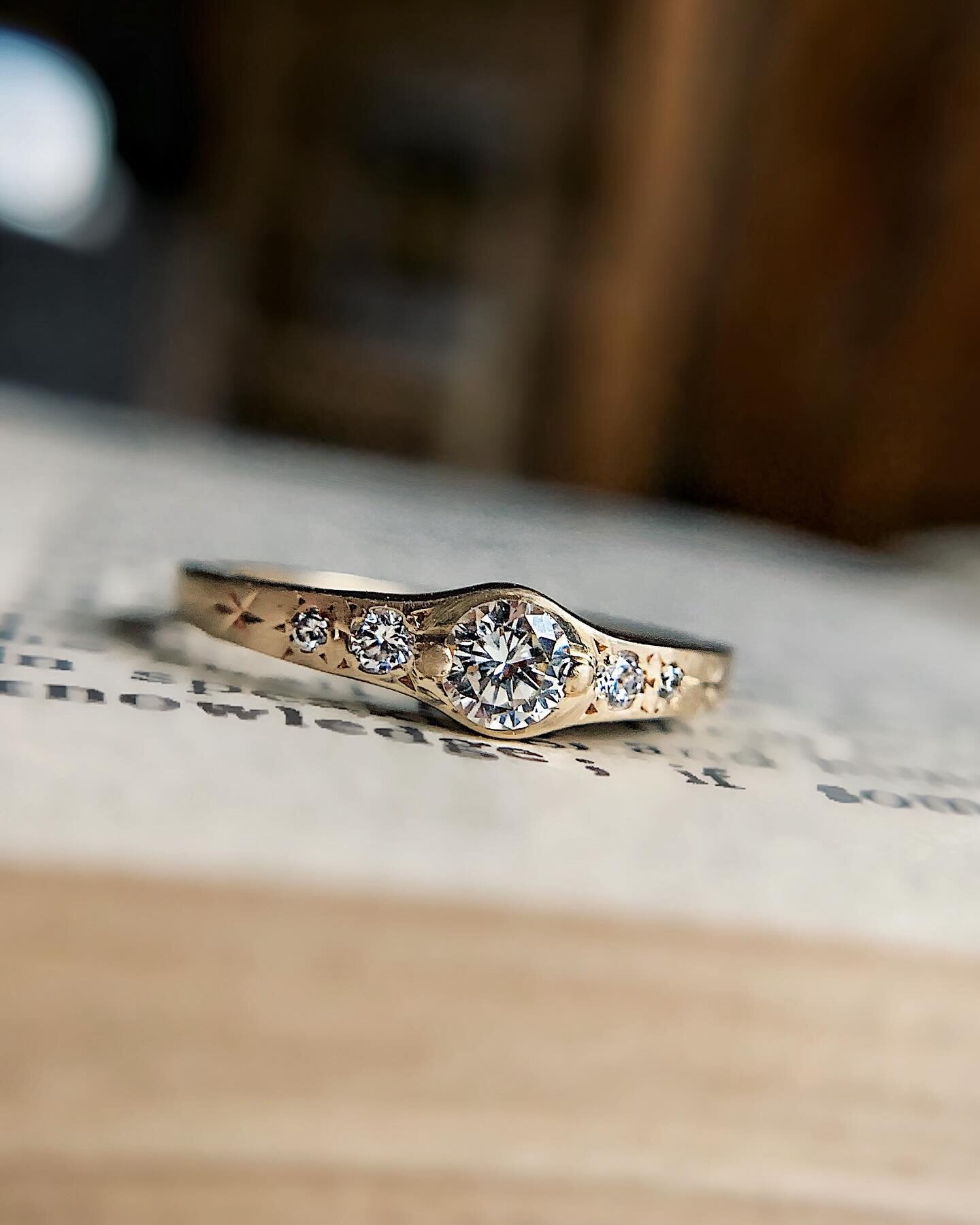 Engagement ring spotlight ✨ A primitive design with Victorian notes