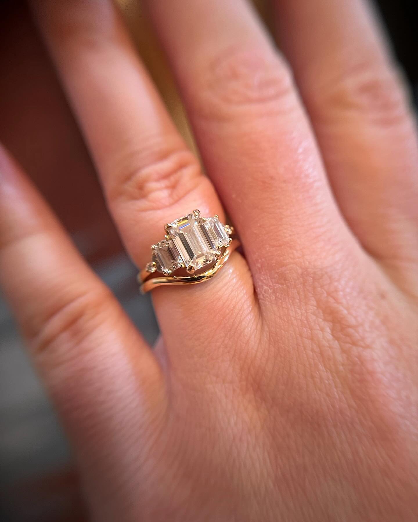 That perfect wedding band hug 
.
.
.
.
.
.
#giadorfinejewelry &nbsp;#nashvillejeweler #nashvillefashion #shoplocalnash #nashvillelocal #nashville #finejewelry #futureheirlooms #weddingband #wedding #nashvillewedding #contour #contourweddingband #meta
