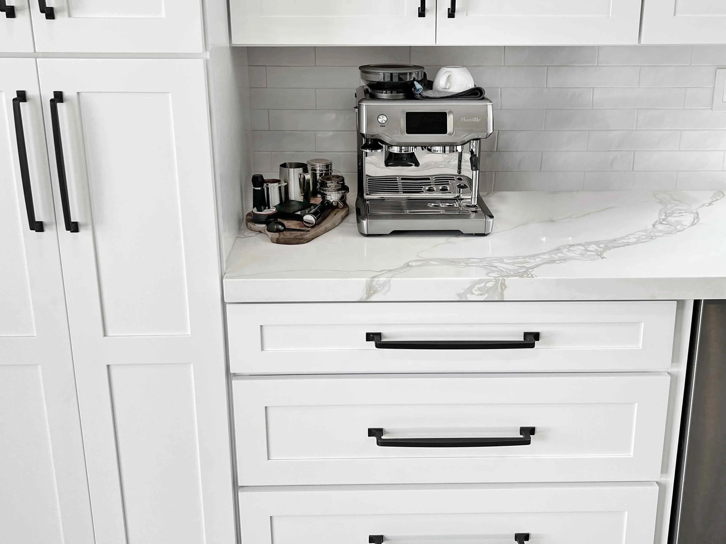 Veined Quartz Countertops &amp; Backsplash Detail