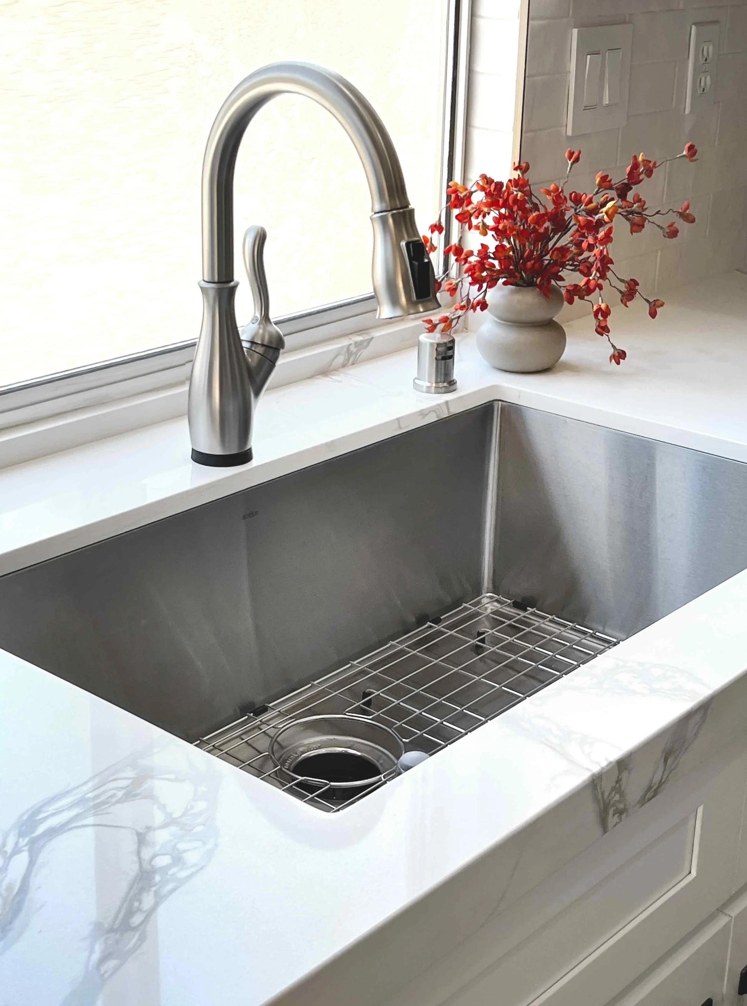 High end custom kitchen cabinets in a Temecula home by kitchen and bath remodeling contractor JC Custom Cabinets of Temecula.