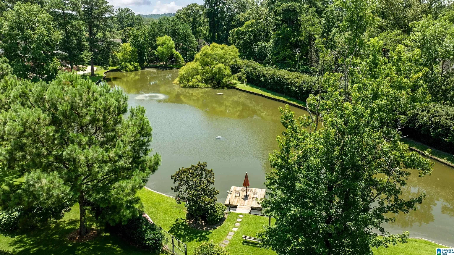 120 Lake Drive Mountain Brook AL _ Luxury Real Estate _Southern Homes1effb1369c107e59e32384757392299f-uncropped_scaled_within_1536_1152.webp