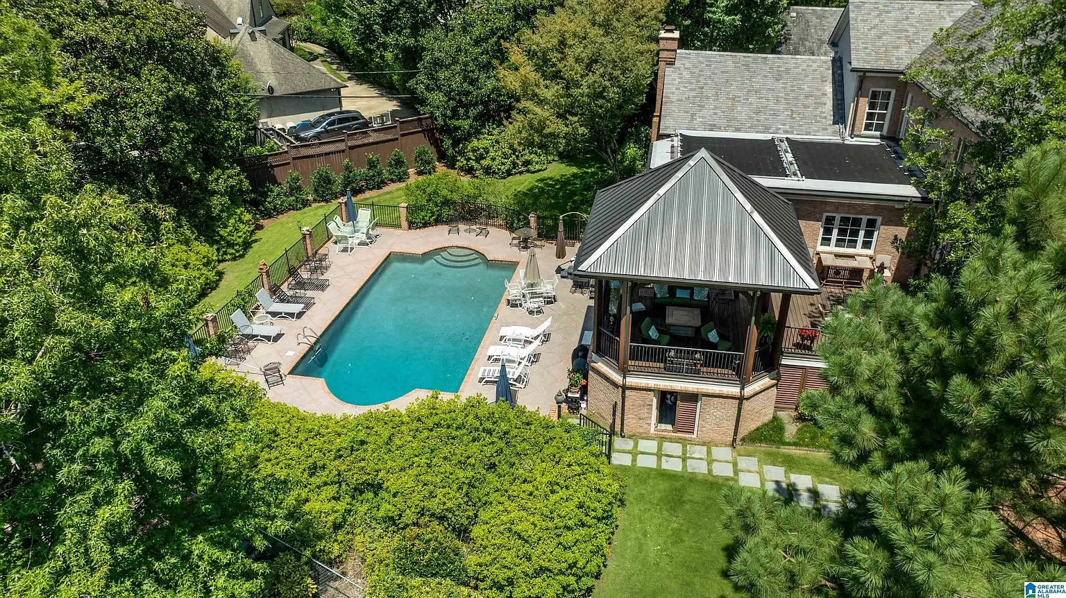 120 Lake Drive Mountain Brook AL _ Luxury Real Estate _Southern Homes7440a2a3d5081ffbeff4dc2d9f2a1cc4-uncropped_scaled_within_1536_1152.webp