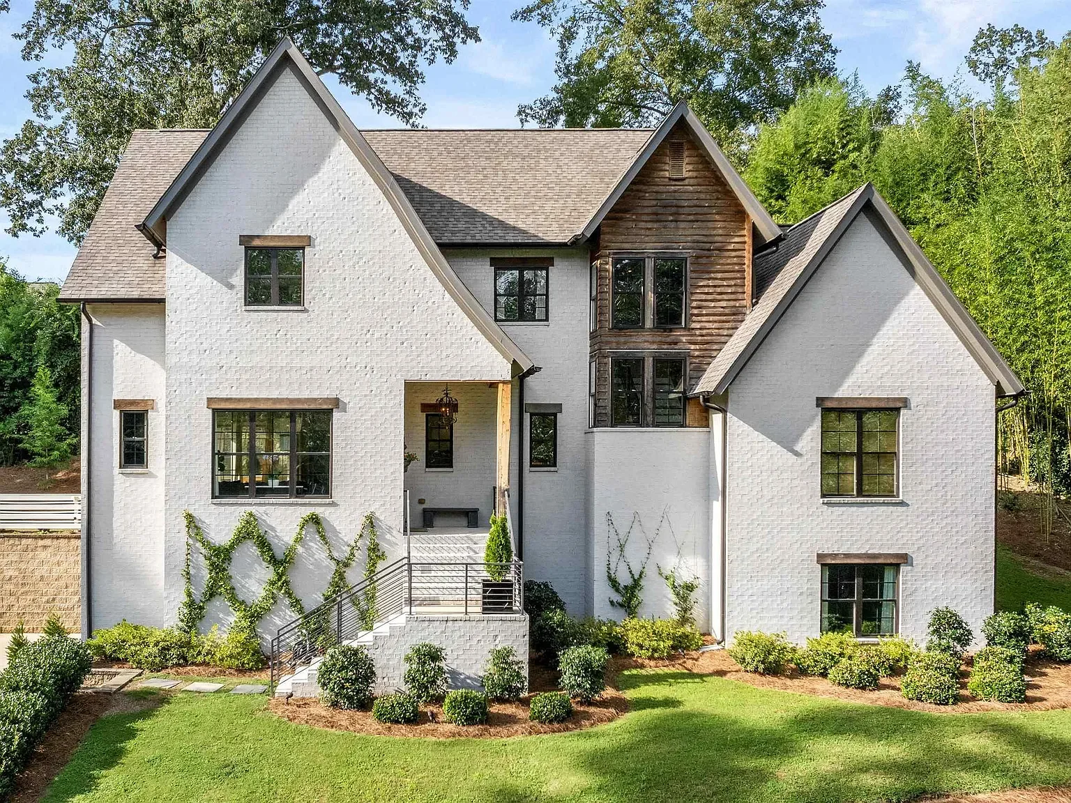 3326 Ridgely Dr, Birmingham, AL 35243e628dfa6384f9a40750fe37a7f9fcb20-cc_ft_1536.webp