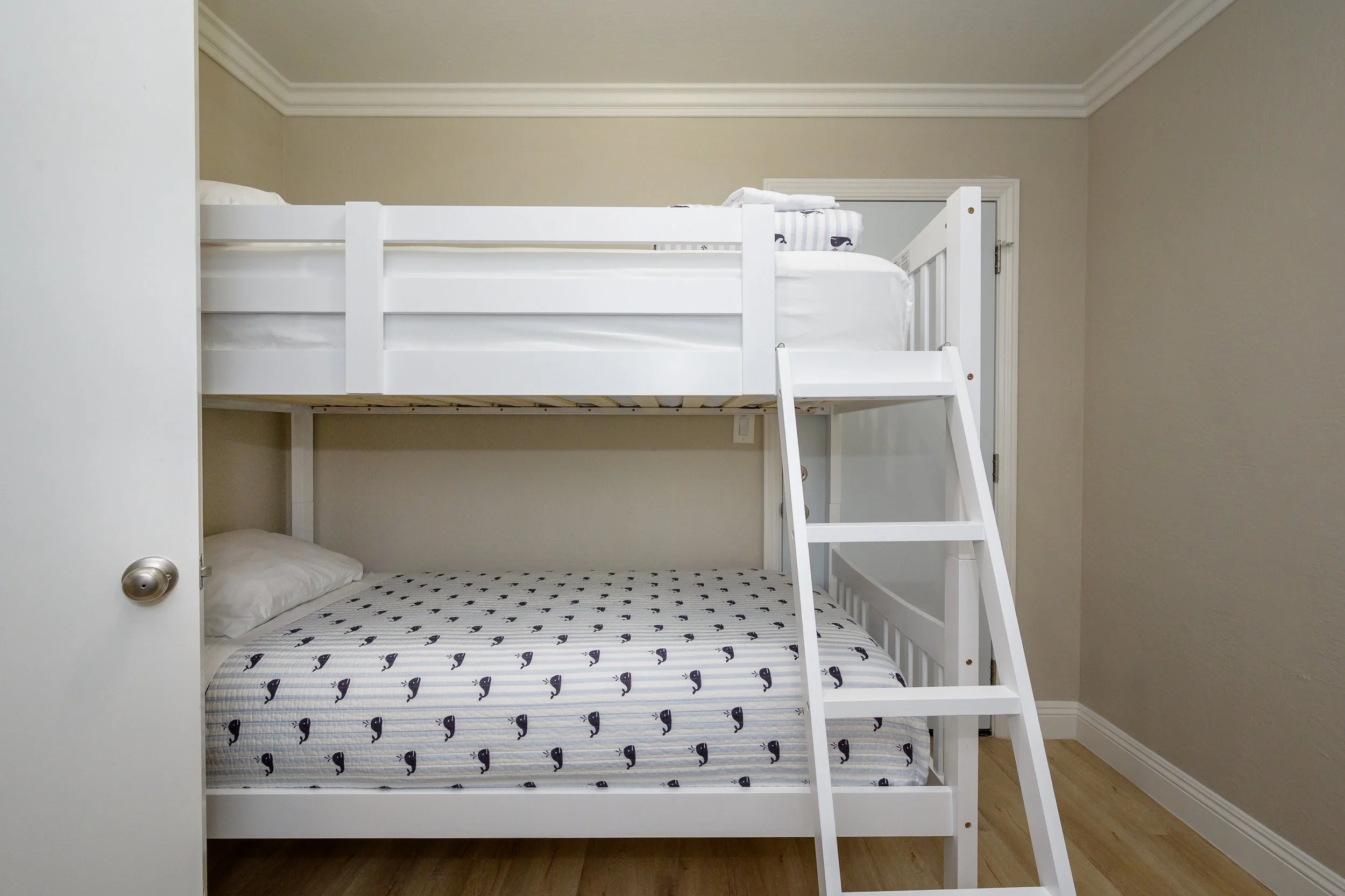 Downstairs Guest Room_2.jpg