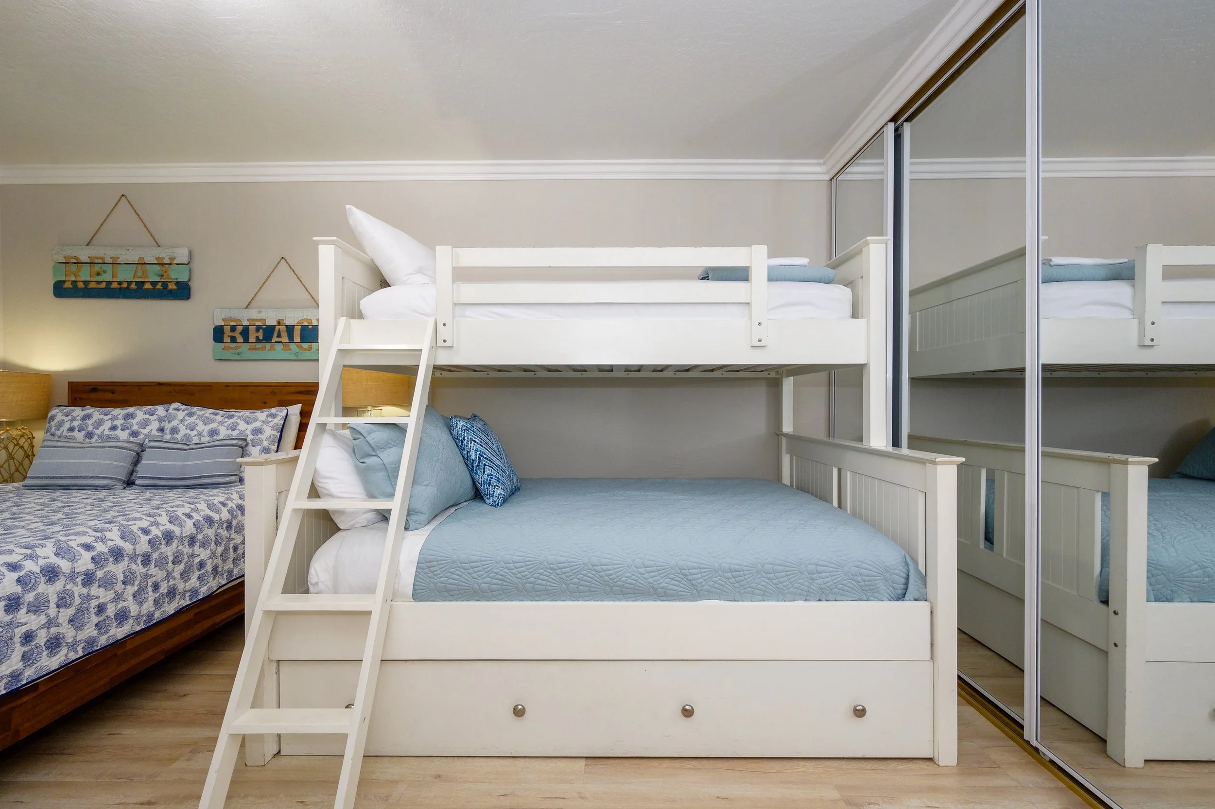 Upstairs Guest Room_2.jpg