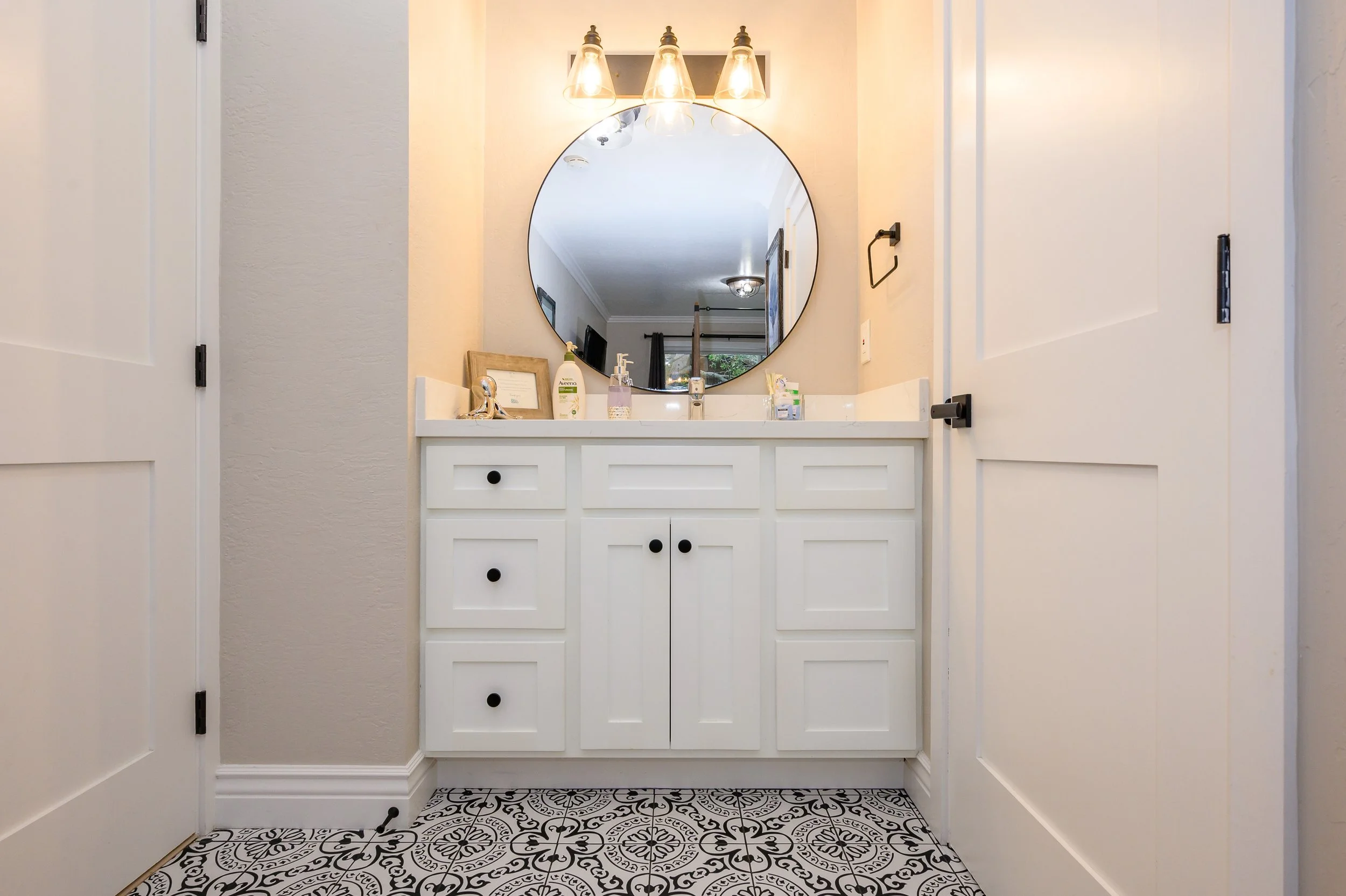 Upstairs Master Bath_1.jpg