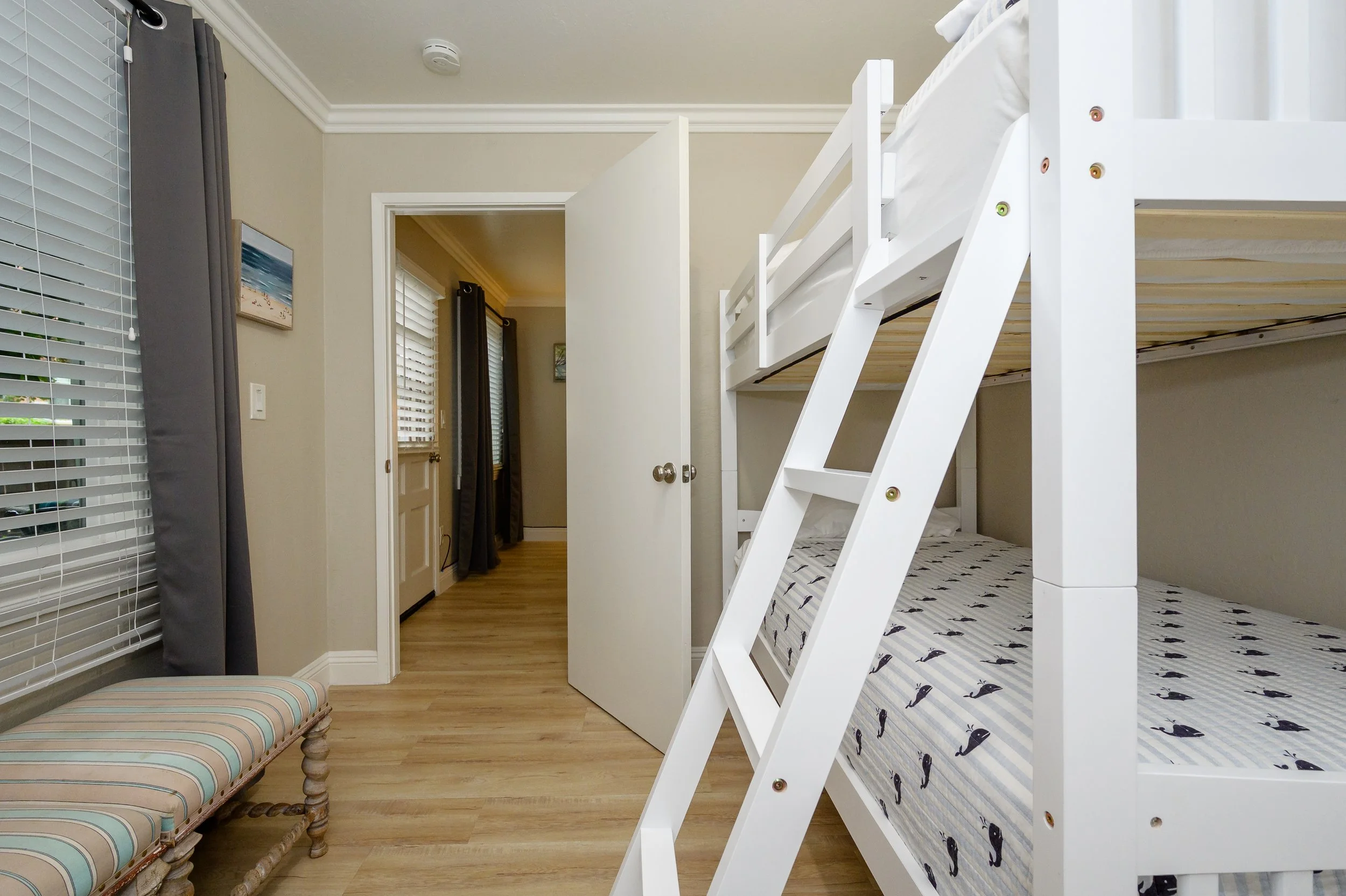 Downstairs Guest Room_4.jpg