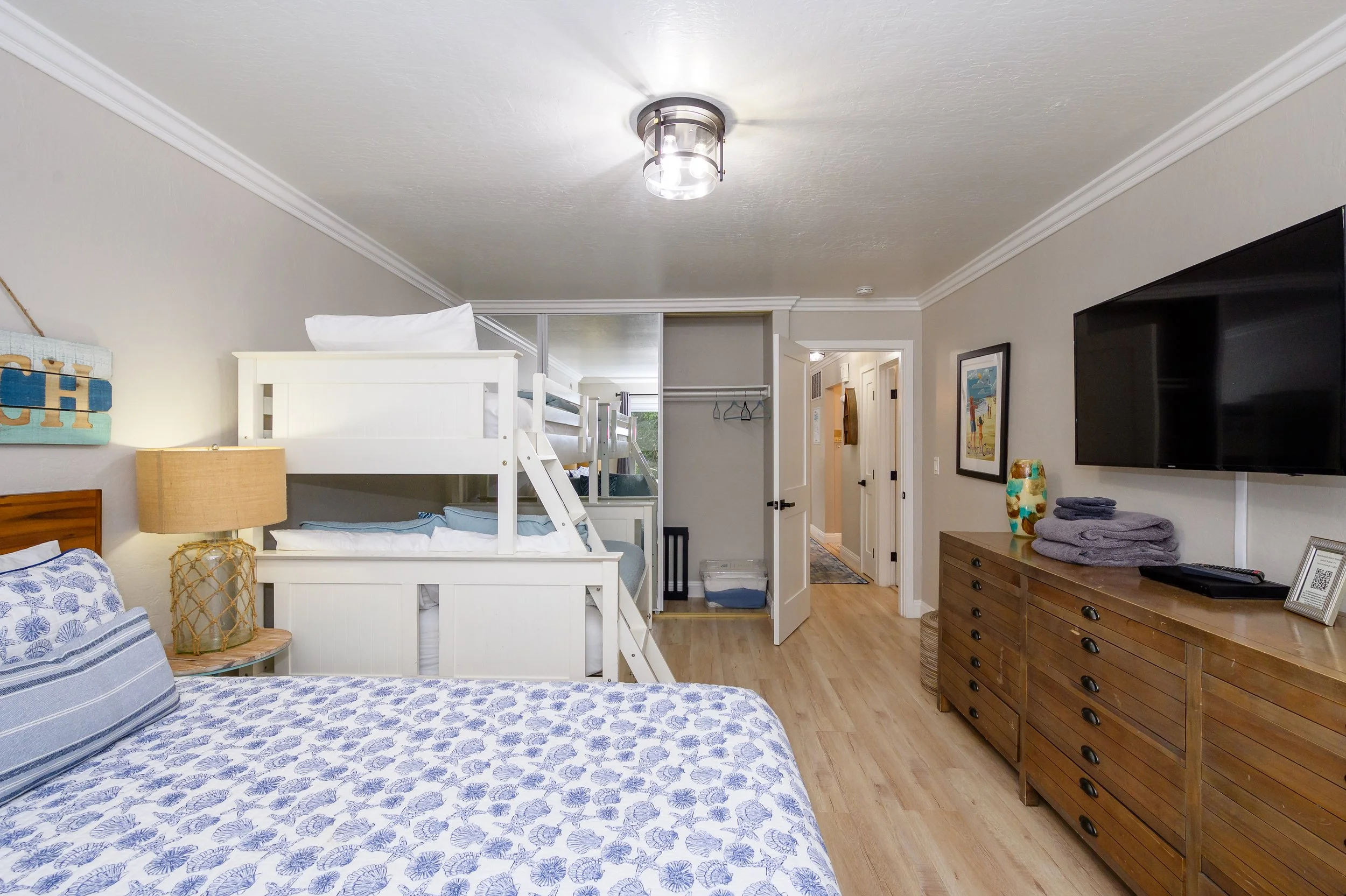 Upstairs Guest Room_4.jpg