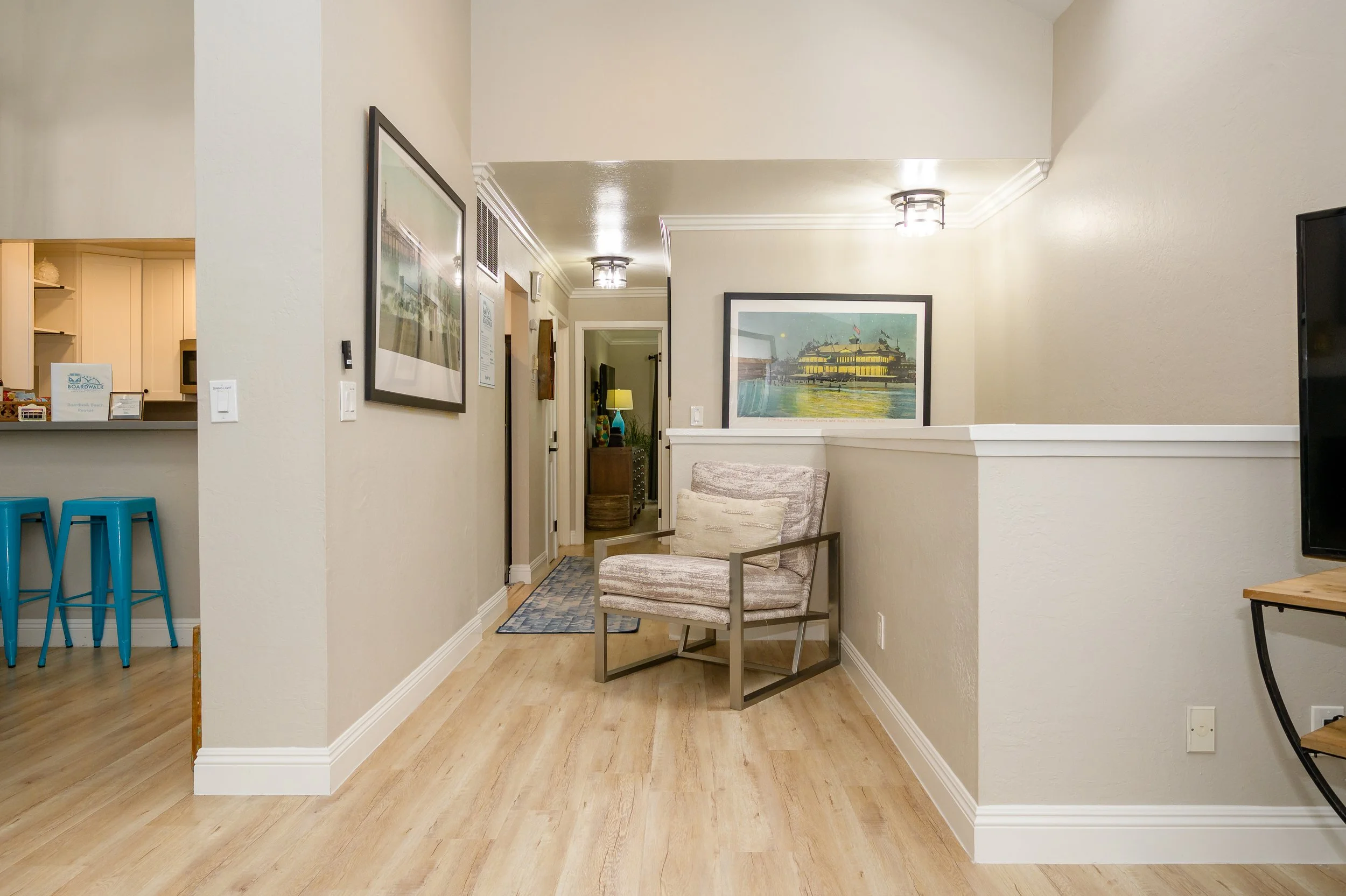 Upstairs Hallway_1.jpg