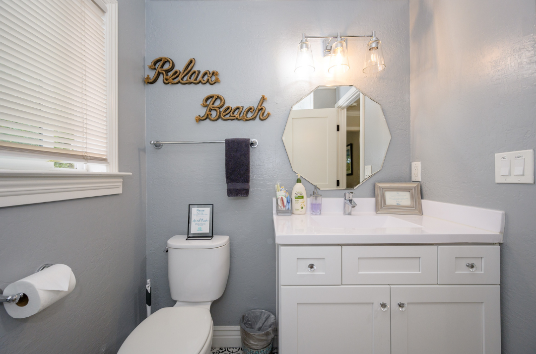 Upstairs Guest Bath_2.png