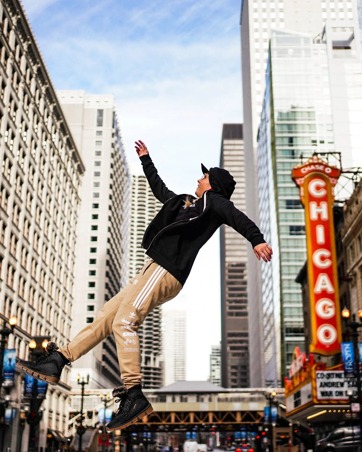 Random things Chicago has taught me after living here four years:

1. There&rsquo;s exactly one week in march where everyone collectively loses their minds because it hit 50 degrees.

2. Deep dish pizza is overrated. Don&rsquo;t @ me.

3. You can sme