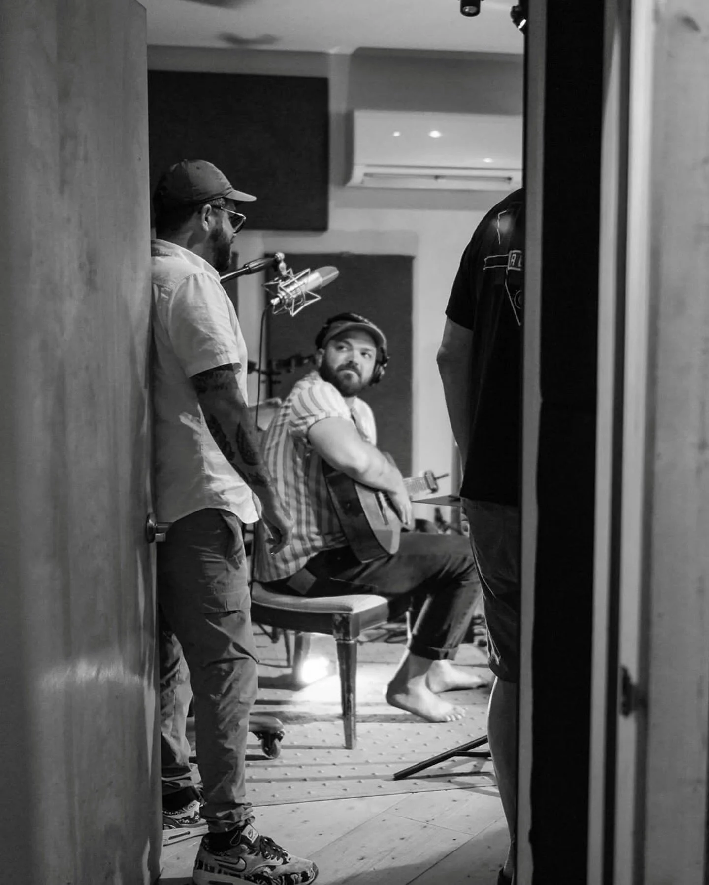 Two years ago, I flew to Nashville with my camera and a sense that something special was about to happen. Tyler was in the studio then. Barefoot in sound, chasing stories through chords and verses. I got to witness those songs take their first breath