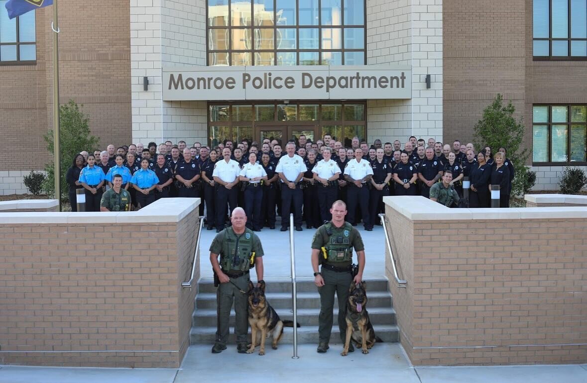 What an awesome picture of the best police department in the country. I love this. 

Happy National Law Enforcement Day! 

#monroestrong @monroepolicenc
