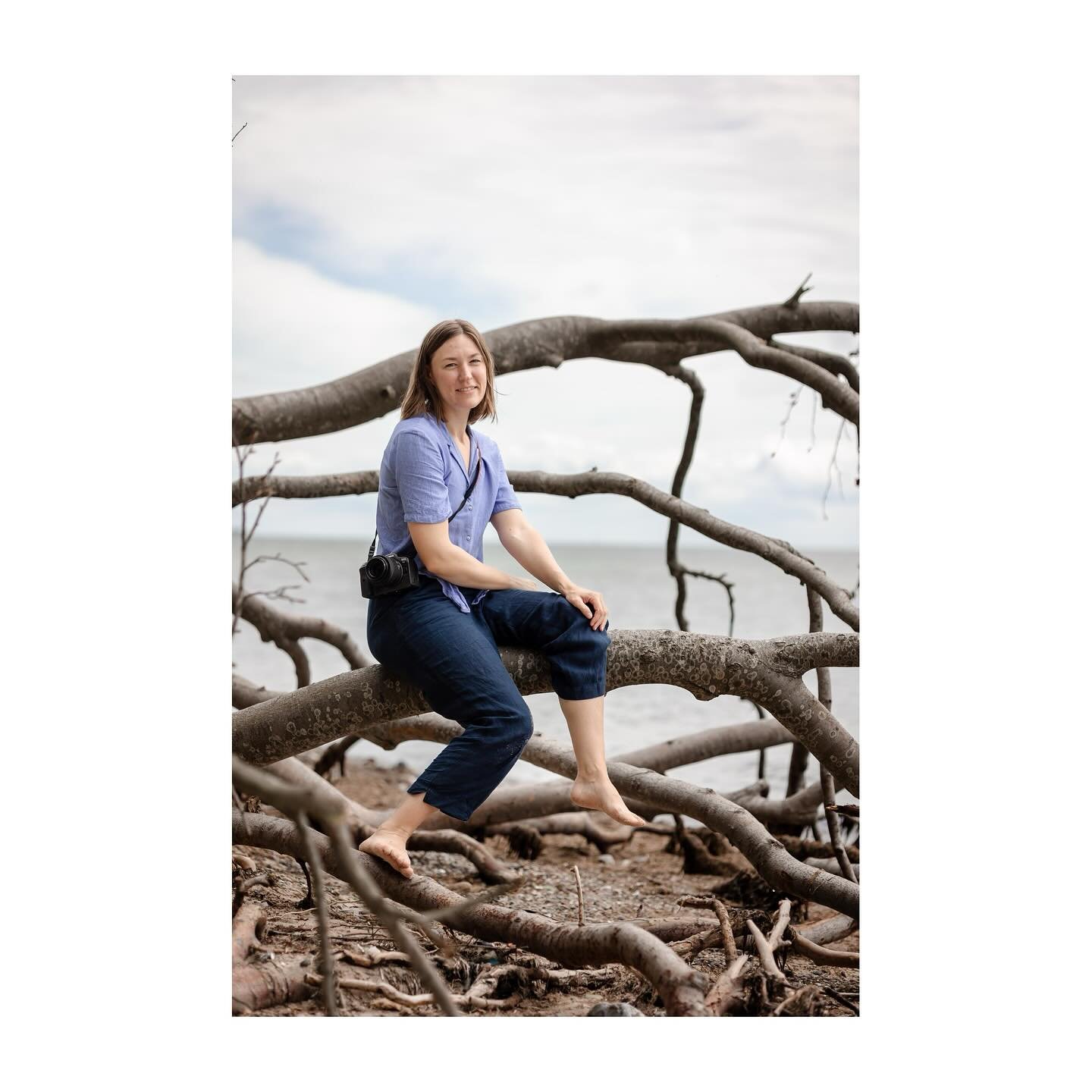 Hej! Det er mig, der st&aring;r bag kameraet til din fotosession 👋🏻

Mit navn er Christina og jeg har haft min lille virksomhed i snart 2 &aring;r 🥳

F&oslash;r jeg blev selvst&aelig;ndig fotograf tog jeg en kandidatuddannelse i Medievidenskab og 