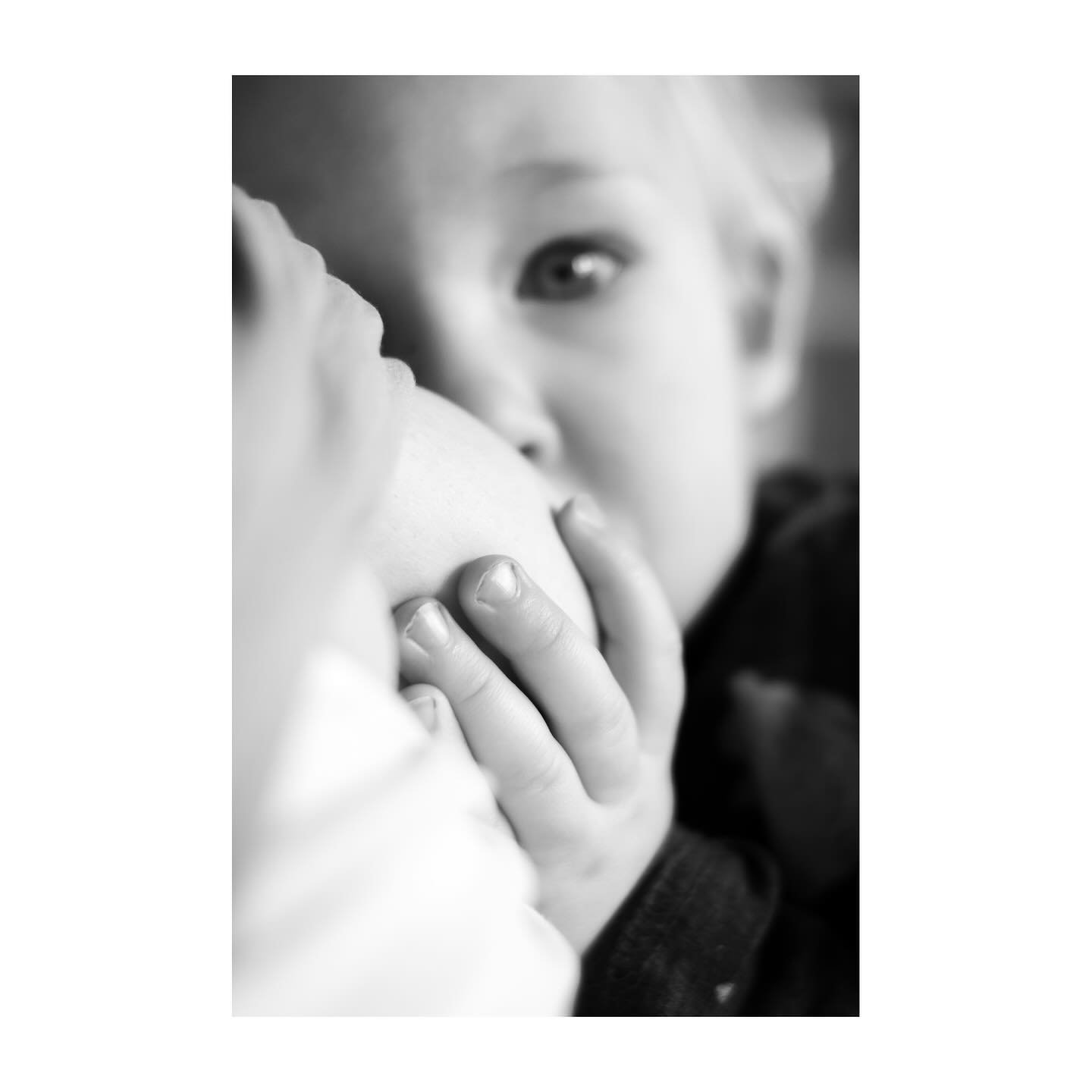 I denne uge s&aelig;ttes der fokus p&aring; amning, n&aring;r World Breast Feeding Week bliver fejret 🤱🏼

Jeg har selv ammet to b&oslash;rn, og det har p&aring; samme tid f&oslash;ltes som det nemmeste i verden samtidig med, at det nogle gange var 