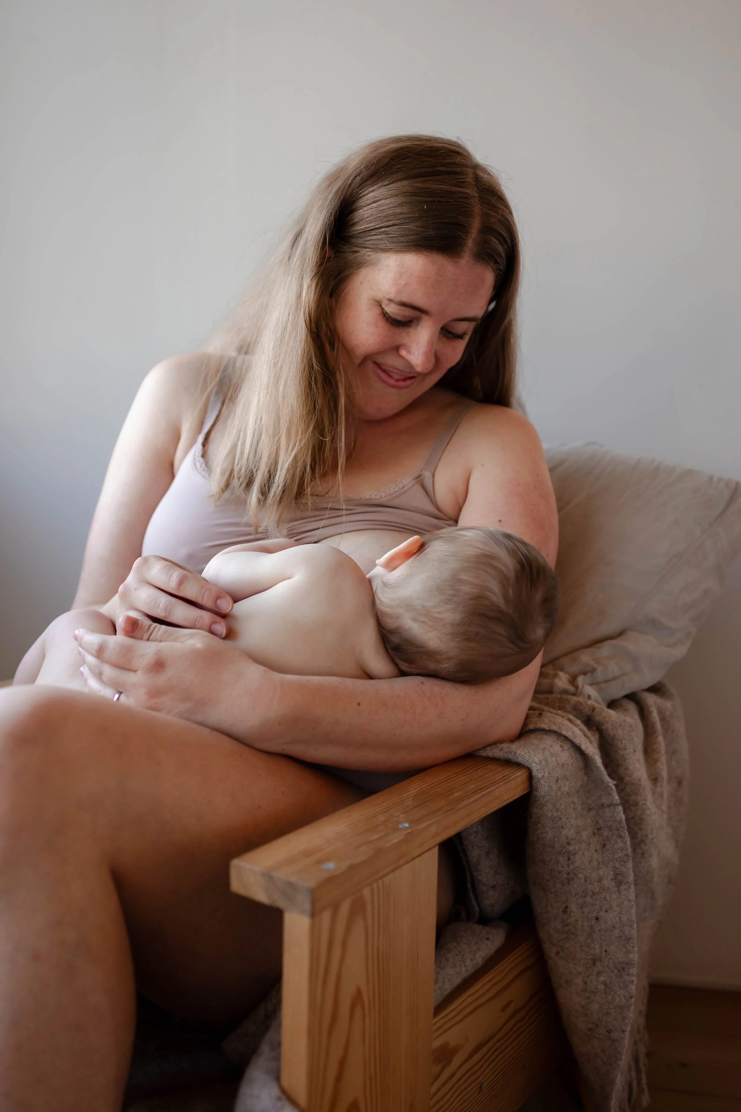 Raw Mama_mor-baby_indendørs-13.jpg