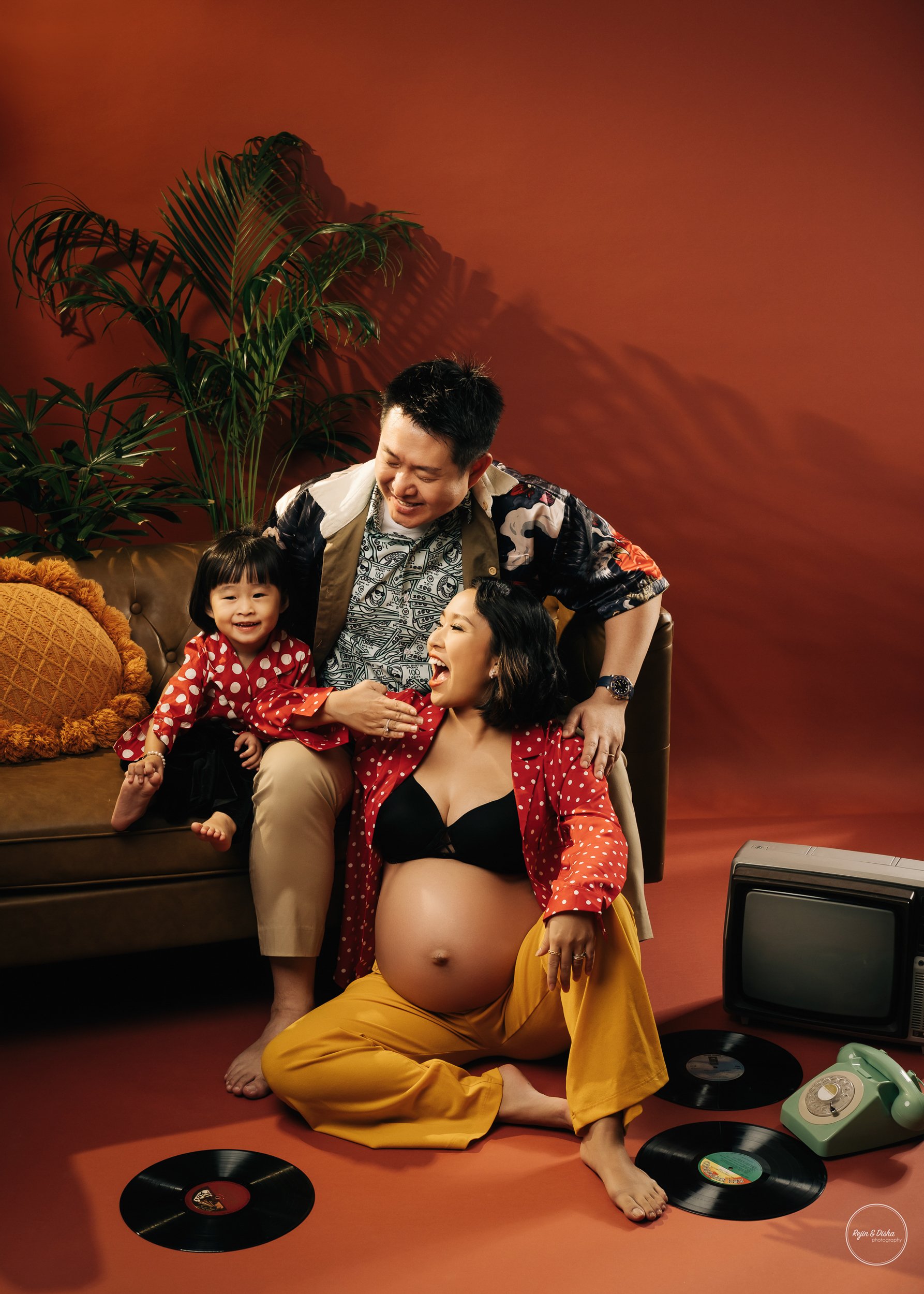 retro theme maternity photoshoot singapore